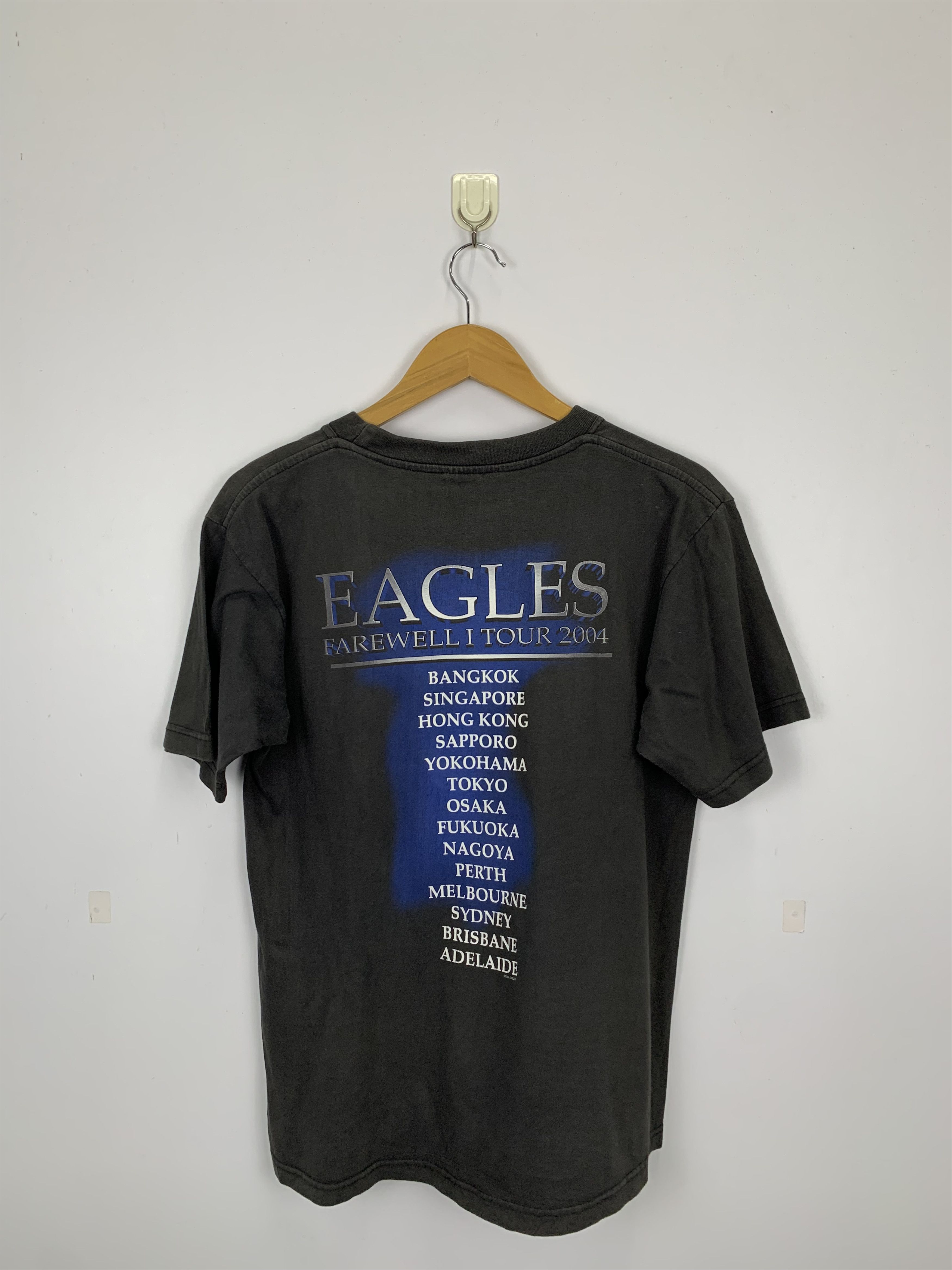Band Tees Vintage 2004 Eagles Farawell Tour T Shirt TA0175 Size US S / EU 44-46 / 1 - 3 Thumbnail