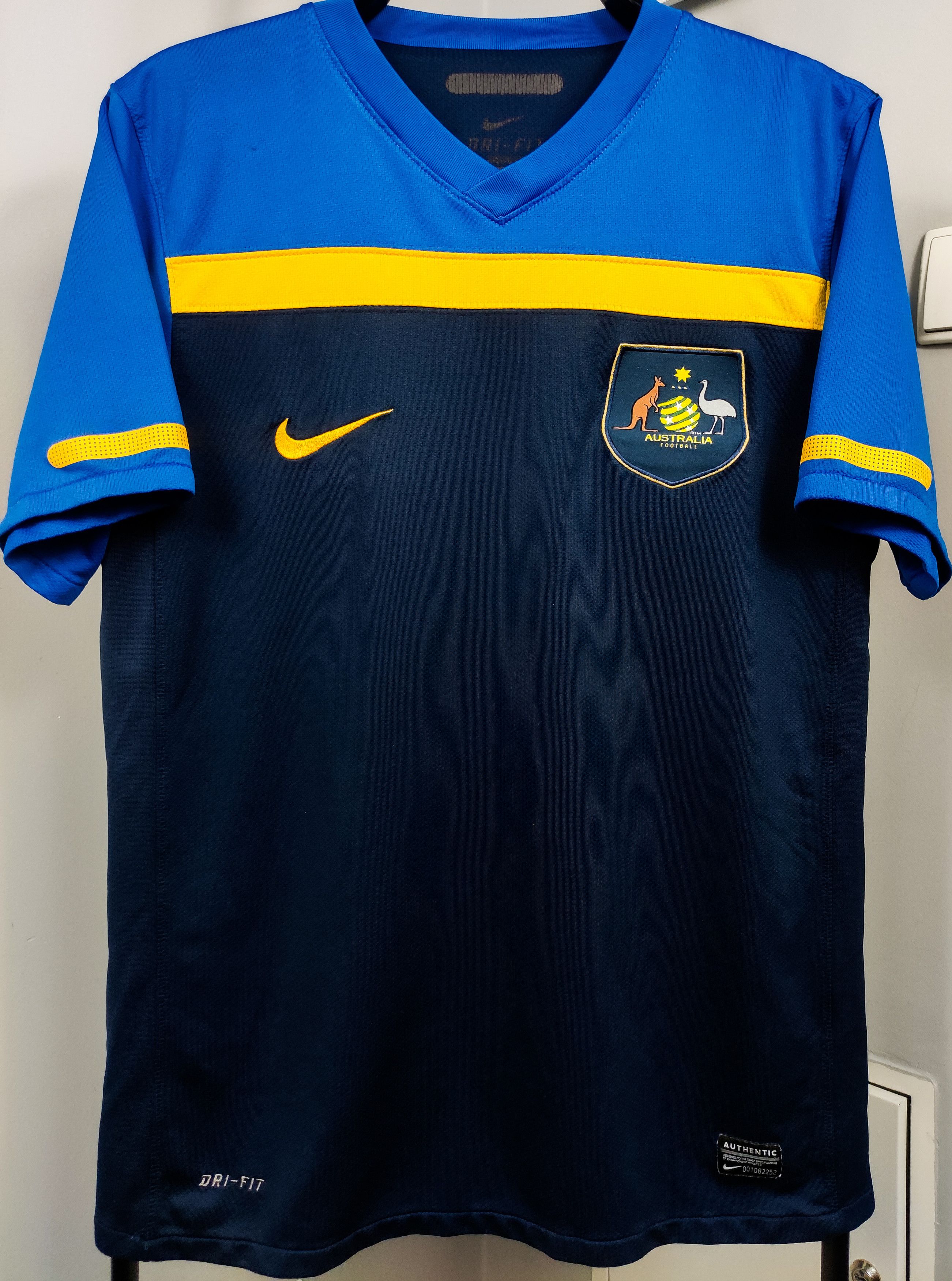 Nike Australia 2010 2011 Nike Away Shirt Kit Jersey Sydney Size US M / EU 48-50 / 2 - 1 Thumbnail