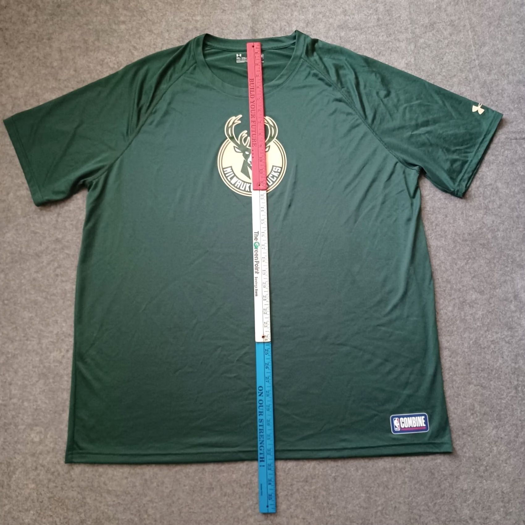Under Armour Under Armour Milwaukee Bucks T Shirt Mens XXXL 3XL Green HeatGear NBA Crew Neck Short Sleeve Shirt Mens Green NBA HeatGear Logo Size US XXL / EU 58 / 5 - 7 Thumbnail