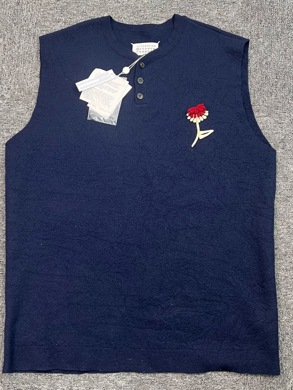 Maison Margiela Maison Margiela Flower Patch Sleeveless Sweater Size S Size US S / EU 44-46 / 1 - 1 Thumbnail