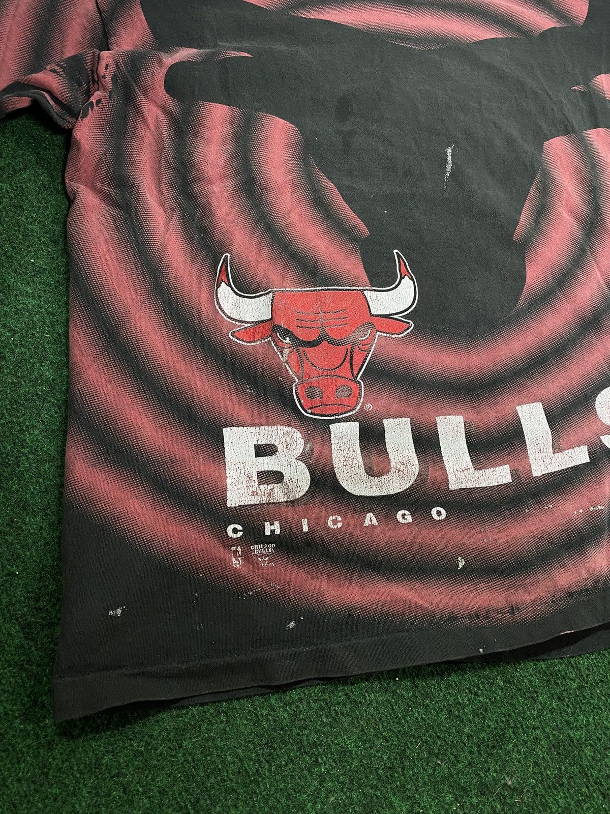NBA × Vintage Vintage 90’s Chicago Bulls Shadow Tee Shirt Large Size US L / EU 52-54 / 3 - 3 Thumbnail