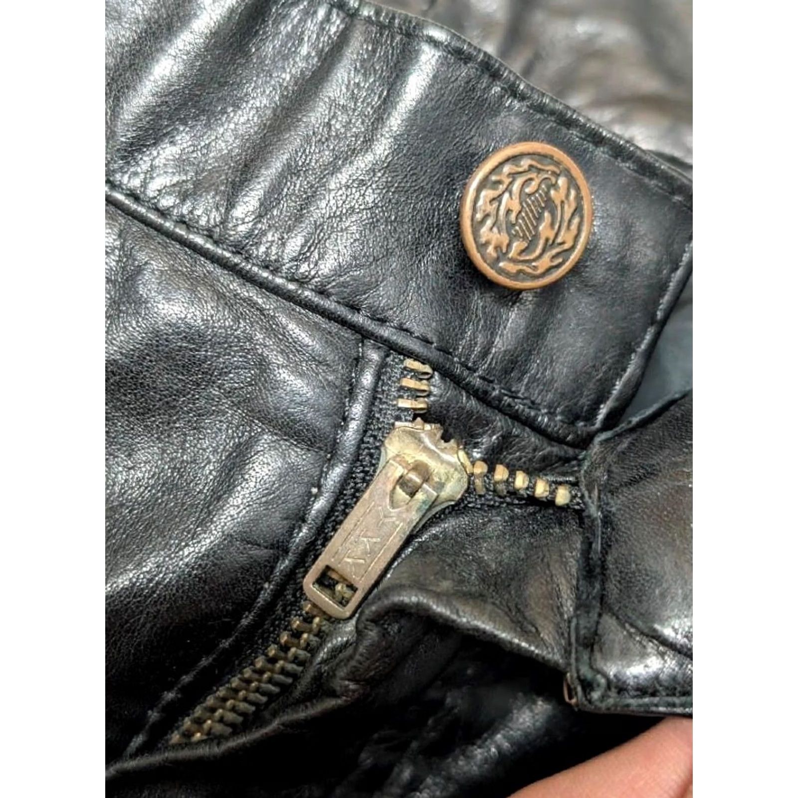 Lee VINTAGE leather pants Lee Women's Pants 28x28 Black Leather 1980s 1990s Girls Womens Size 28" / US 6 / IT 42 - 4 Thumbnail