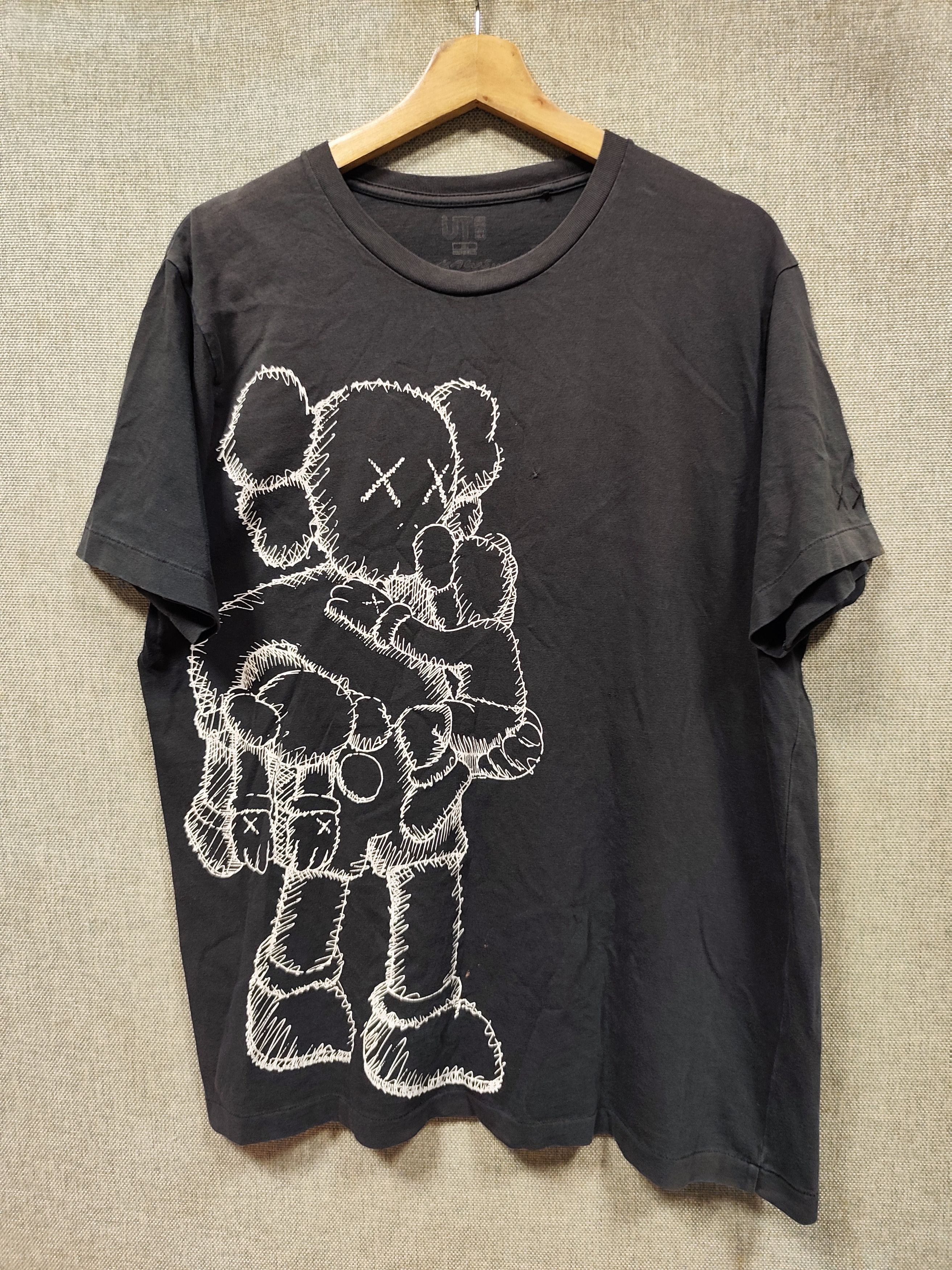 Kaws T shirt kaws x uniqlo Size US L / EU 52-54 / 3 - 1 Thumbnail