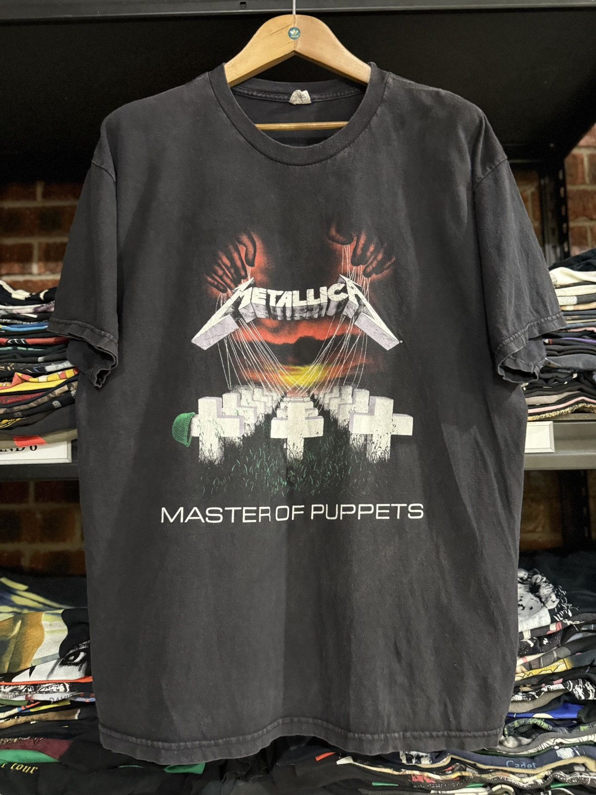 Band Tees Vintage Metallica Master Of Puppets Faded Tee Size US XL / EU 56 / 4 - 1 Thumbnail