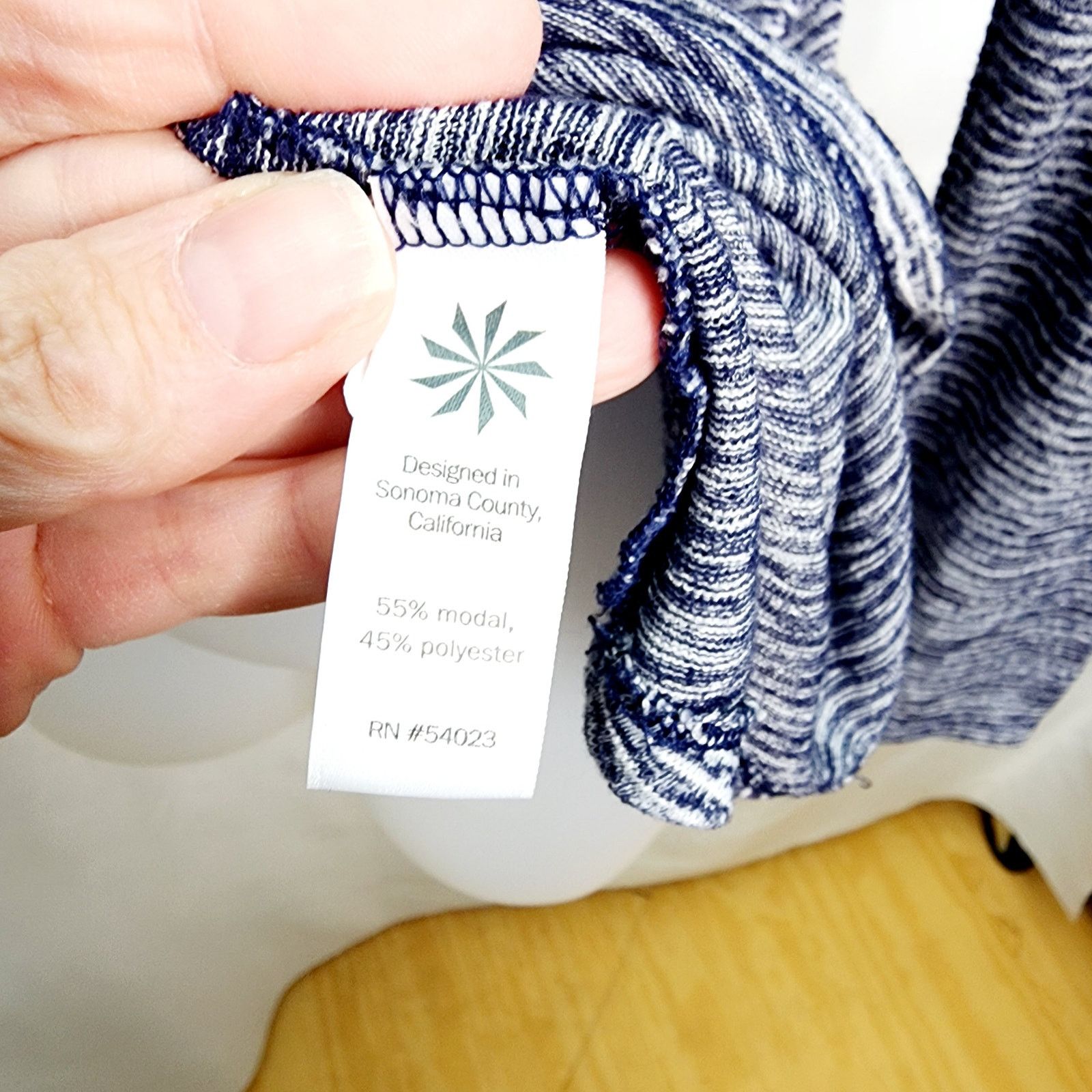 Athleta Athleta Navy Blue & Gray Breezy Cutout Long Sleeve Top Size L / US 10 / IT 46 - 8 Thumbnail