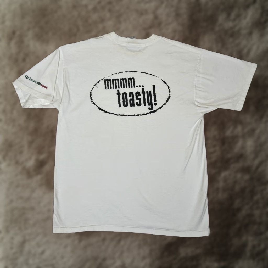 Anvil VINTAGE Quizno's Subs Promo T-Shirt L White 90s Mens Short Sleeve Crew Neck Mmmm Toasty Size US L / EU 52-54 / 3 - 1 Thumbnail