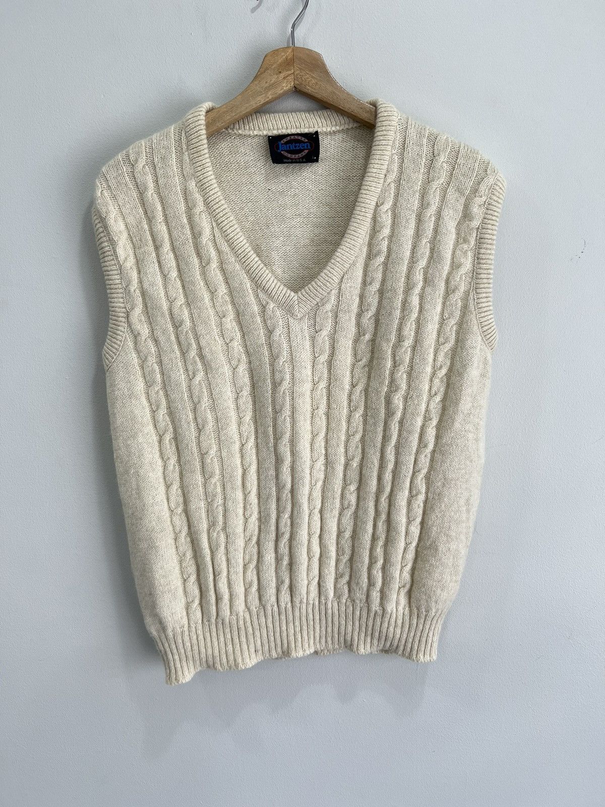 Jantzen Vintage Janzten Sleeveless Cable Knit Sweater vest Size US L / EU 52-54 / 3 - 1 Thumbnail
