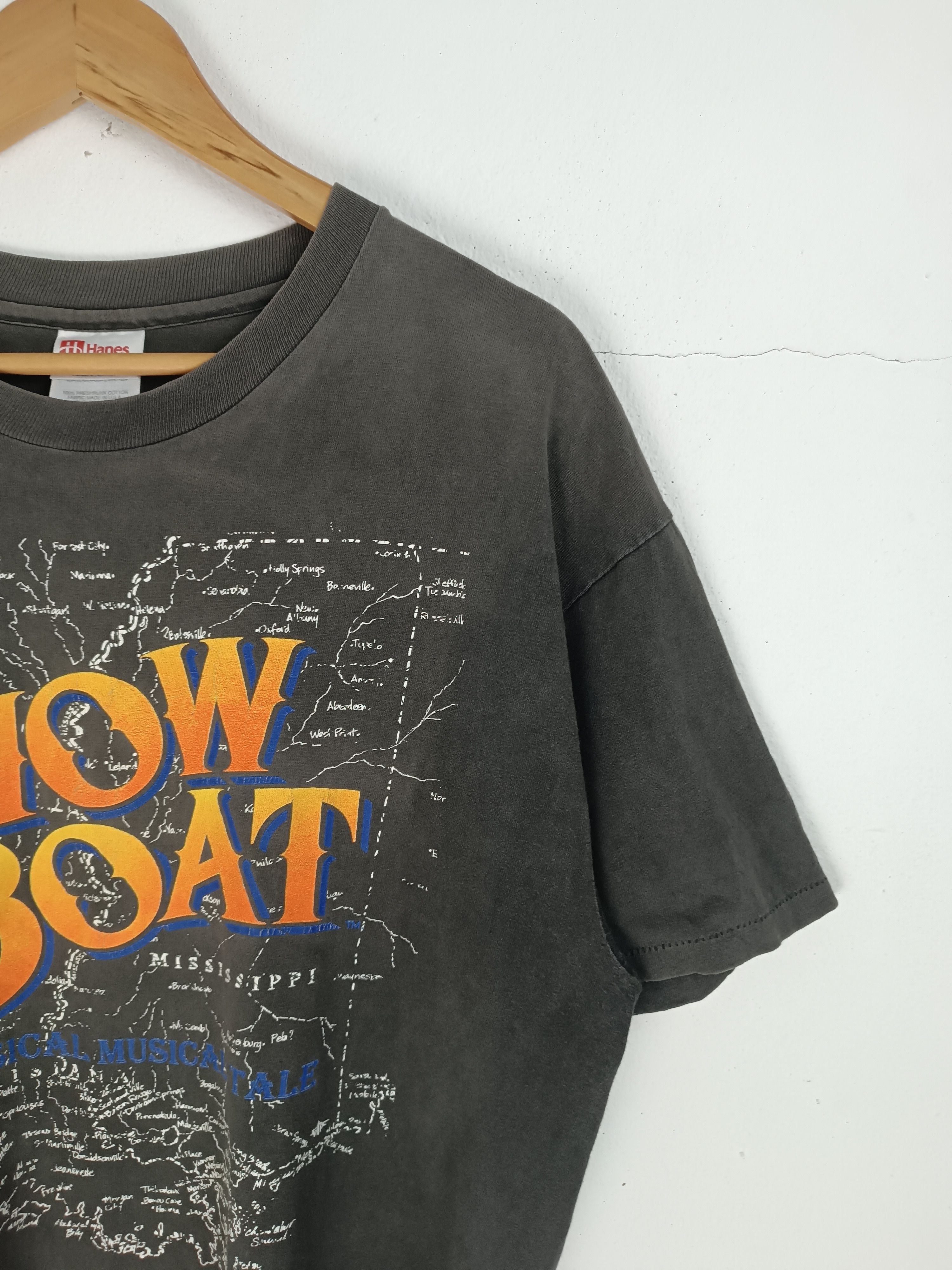 Vintage THRASHED FADED VINTAGE 90'S SHOW BOAT '51 CLASSIC MUSICAL Size US L / EU 52-54 / 3 - 6 Thumbnail