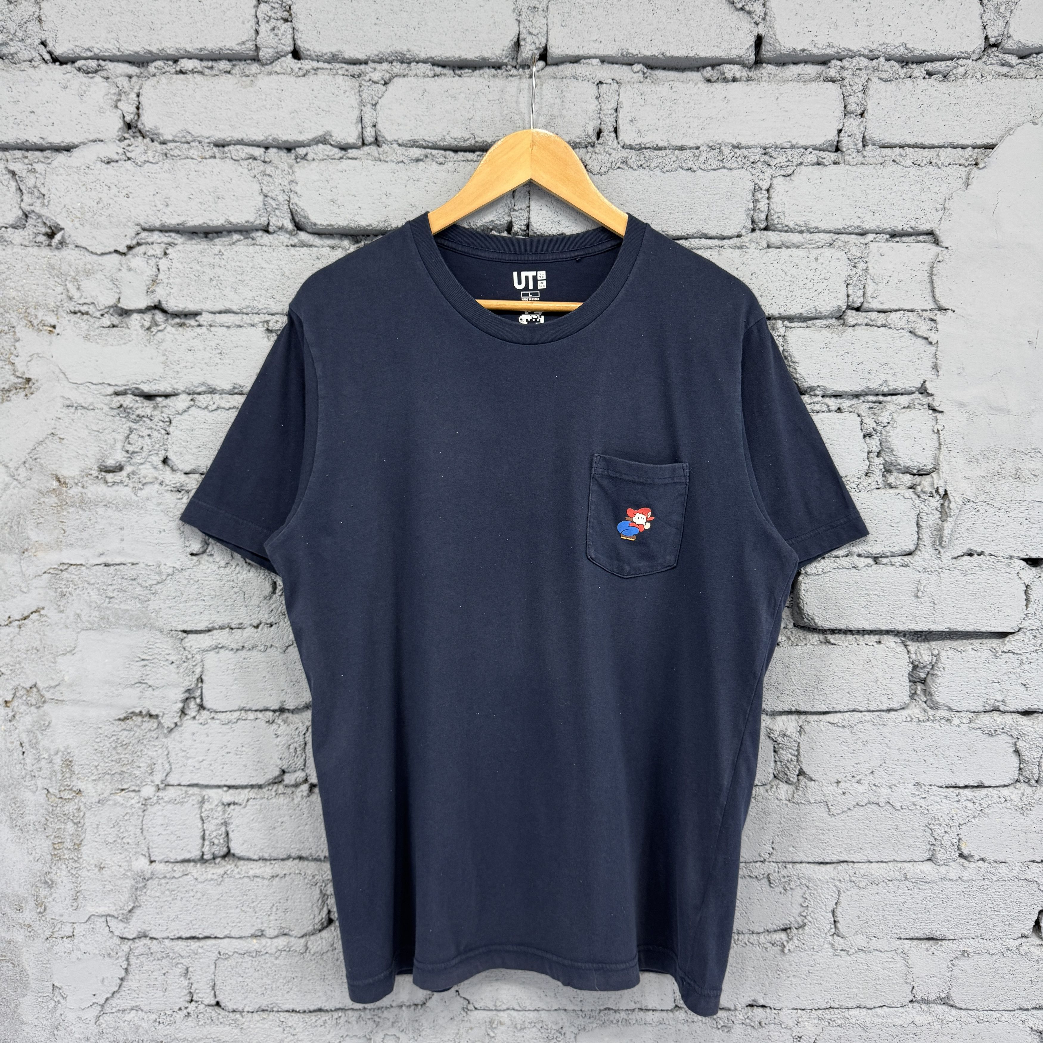 Uniqlo Uniqlo Nintendo Super Mario Bros Pocket TShirt Size US L / EU 52-54 / 3 - 1 Thumbnail