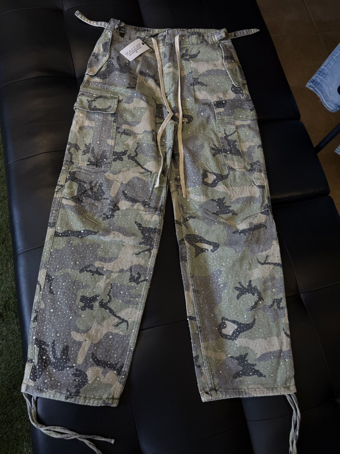 Vale Valley Jogger Green Pants Stone Crystal Size 30 (NEW) Size US 30 / EU 46 - 1 Thumbnail
