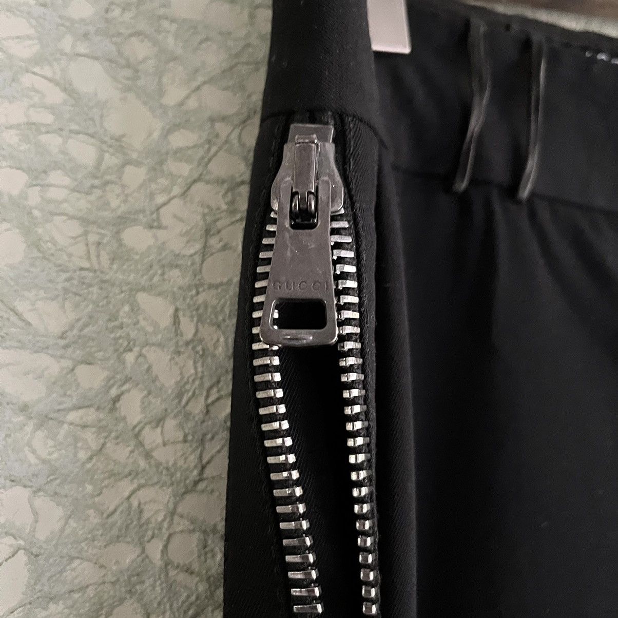 Gucci × Tom Ford AW01 Asymmetric Side Zip Trousers Size 26" / US 2 / IT 38 - 6 Thumbnail