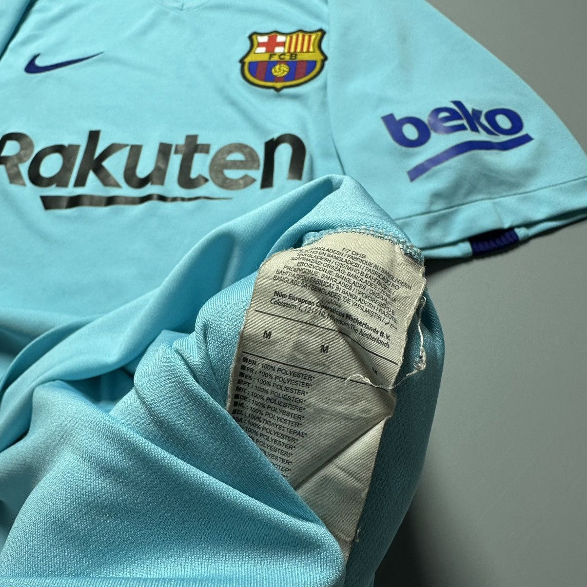 Nike BARCELONA NIKE 2017/2018 FOOTBALL AWAY JERSEY #10 MESSI Size US M / EU 48-50 / 2 - 12 Thumbnail
