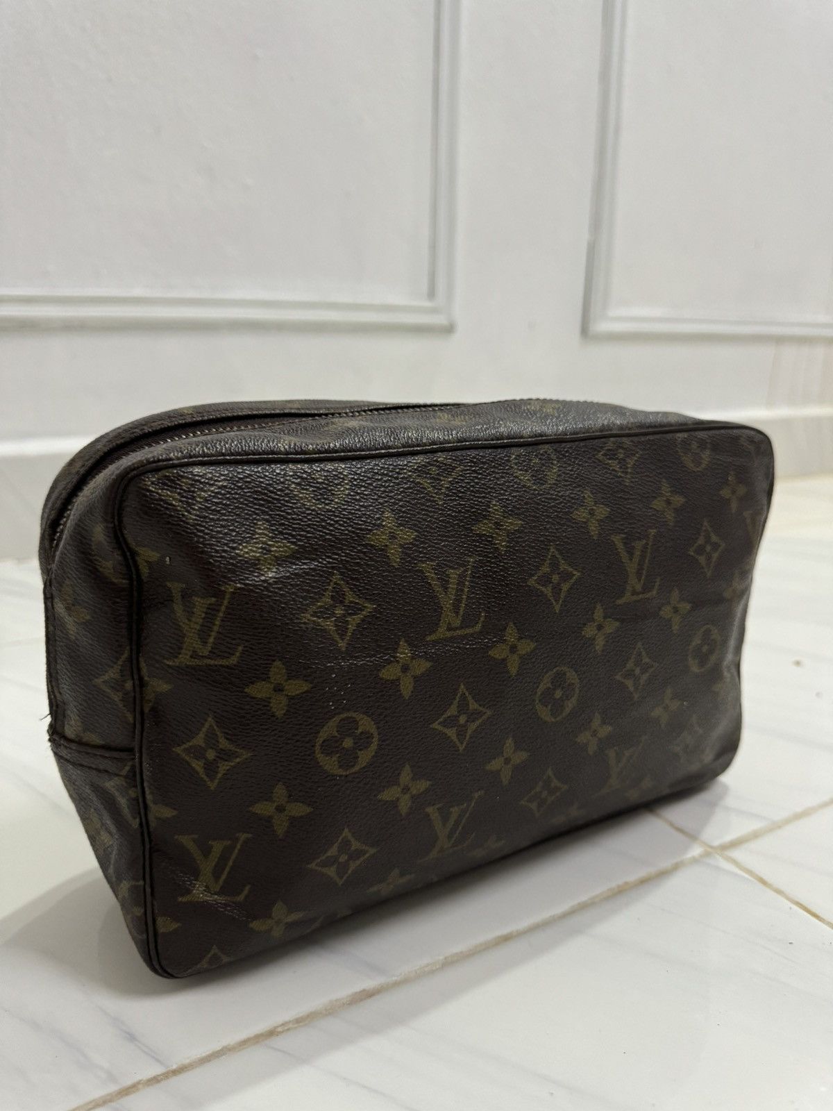 LOUIS VUITTON CLUTCH BAG