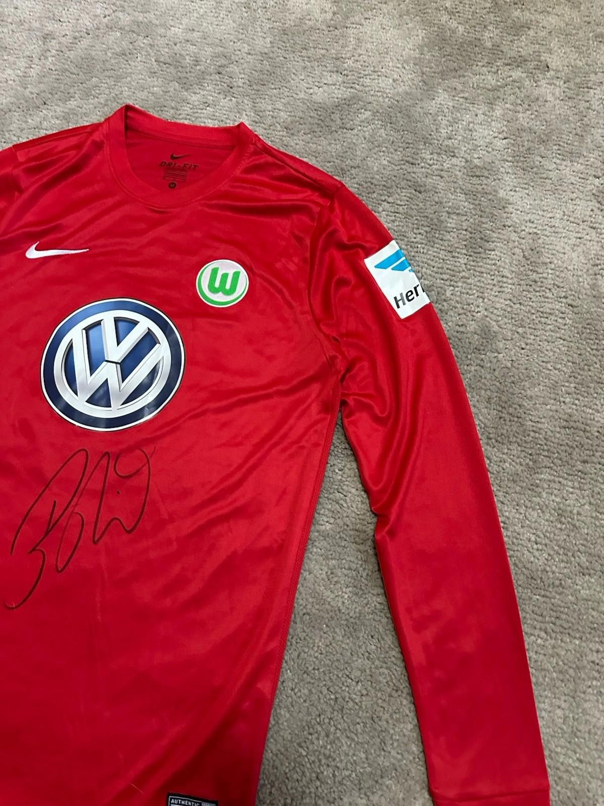 Nike WOLFSBURG GOALKEEPER FOOTBALL SHIRT 2010-2011 JERSEY SIGNED Size US M / EU 48-50 / 2 - 4 Thumbnail