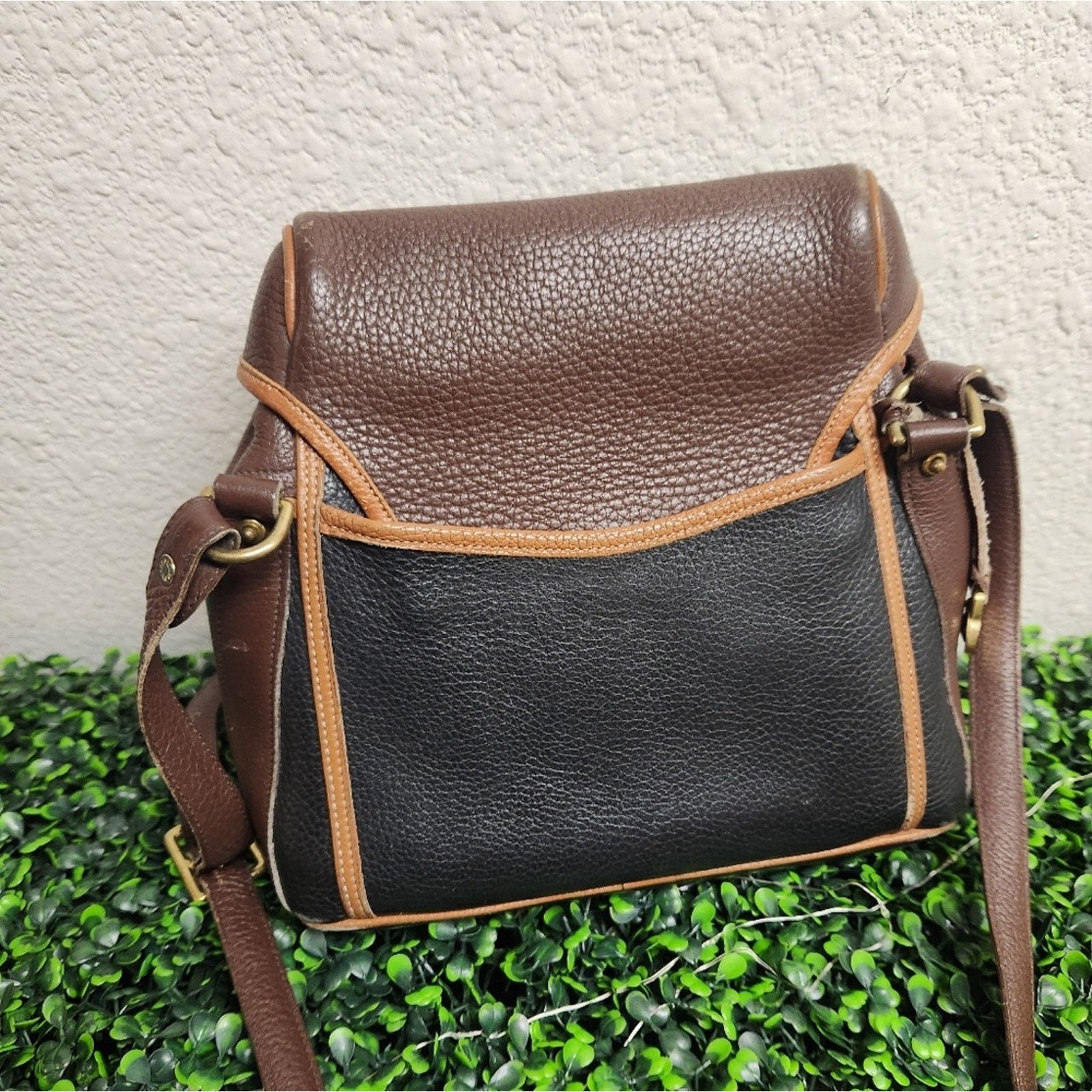 Dooney & Bourke Dooney & Bourke Teton Drawstring saddle Pebbled crossbody. Size ONE SIZE - 11 Thumbnail