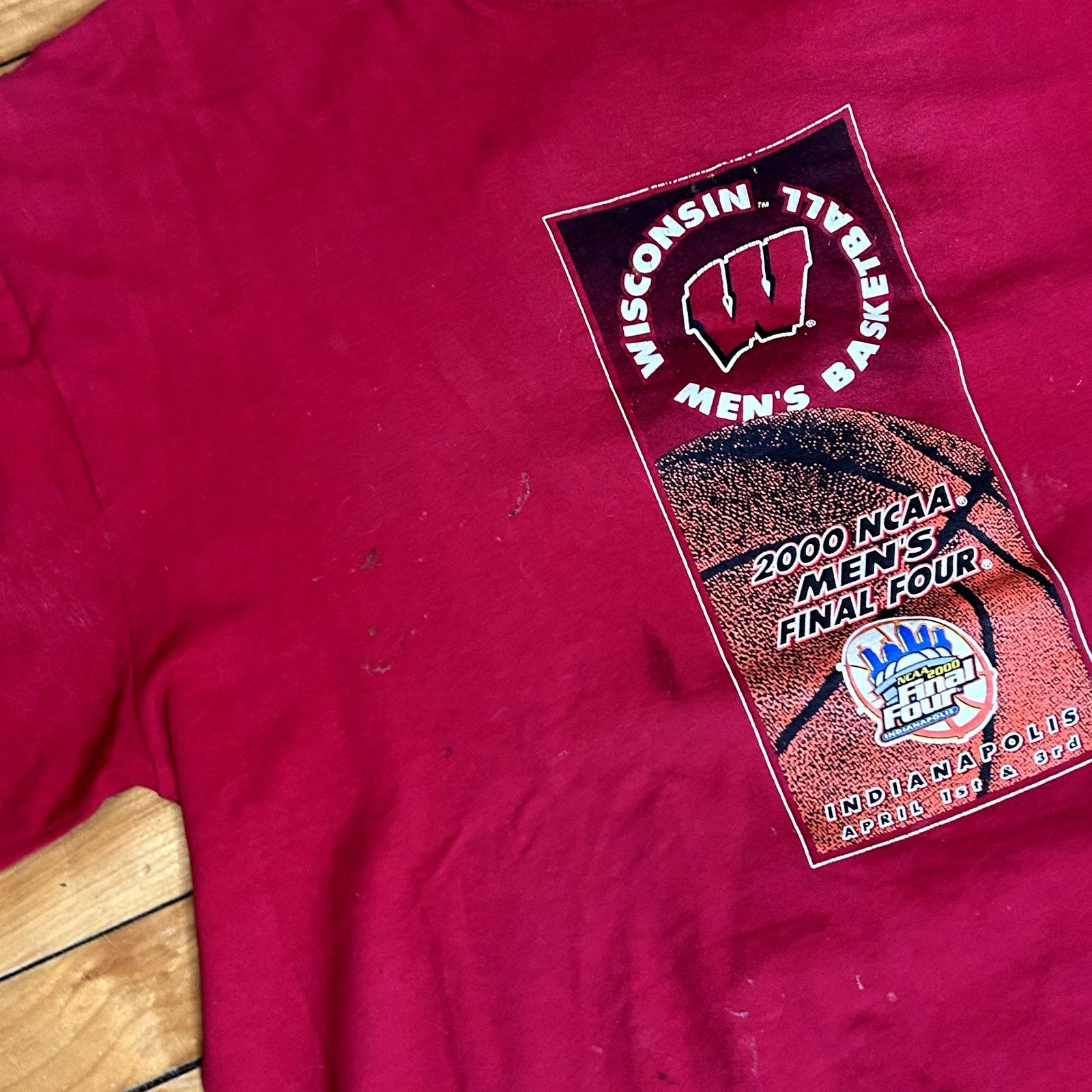 Vintage Y2K Badger Basketball Final Four T-Shirt Smoked XL Size US XL / EU 56 / 4 - 5 Thumbnail