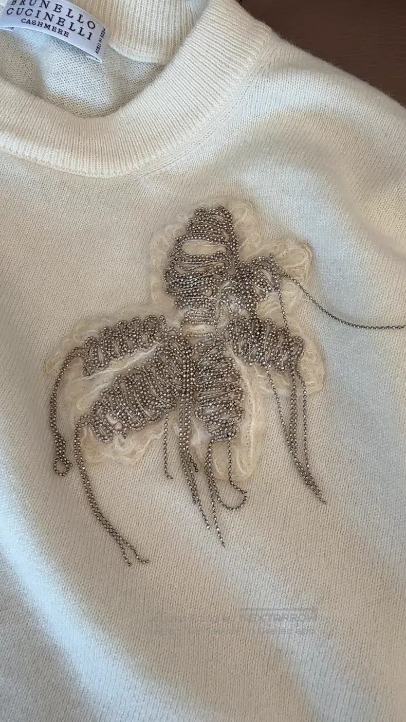 Brunello Cucinelli Brunello Cucinelli Beaded Cashmere Sweater with Brooch Size XXS / US 00 / IT 34 - 2 Thumbnail