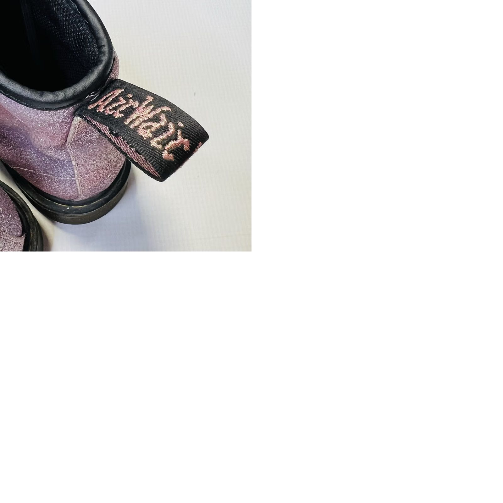 Dr. Martens words = title.split() Size US 5 / IT 35 - 9 Thumbnail