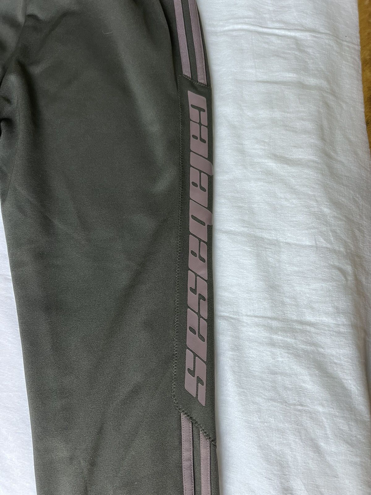 StockX Fake Adidas Yeezy Calabasas Joggers? : r/stockx