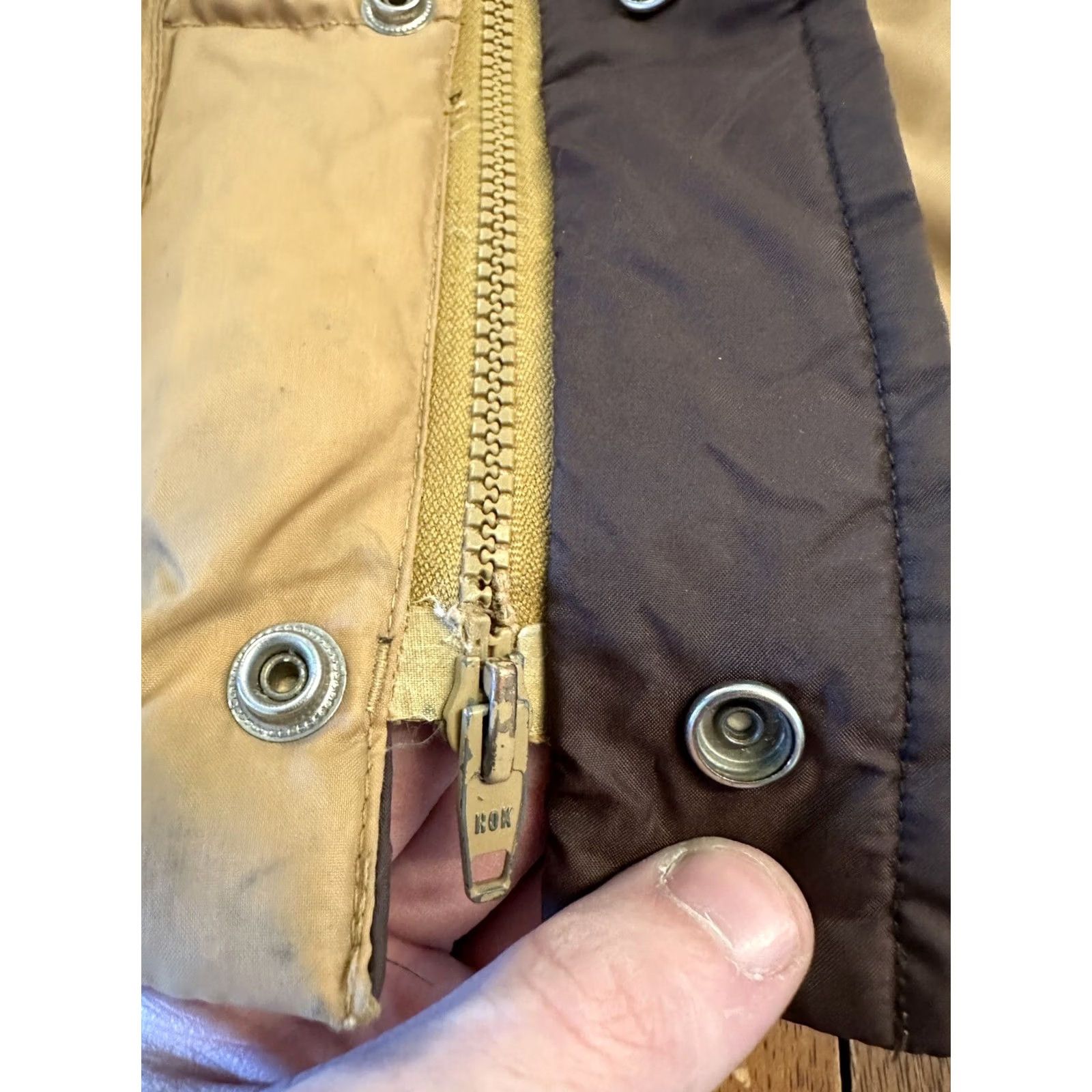 Vintage VINTAGE Down Parka Jacket Regular L Beige 90s Outdoor Hunting Browning Fur Trim Zip Puffer Mens Size US L / EU 52-54 / 3 - 7 Thumbnail