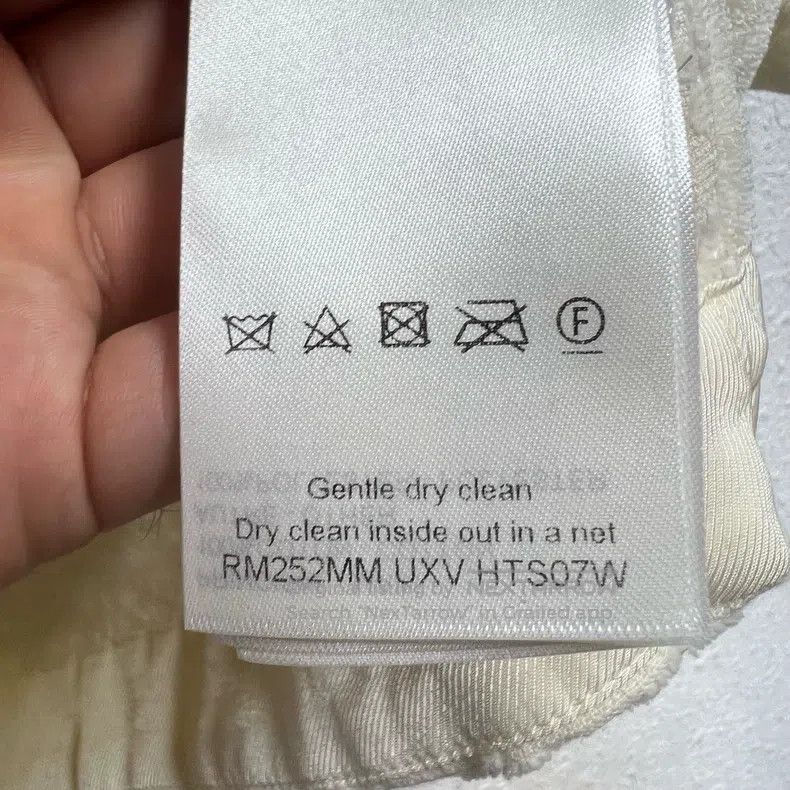 Louis Vuitton Louis Vuitton SS25M White Jacquard Knit Full Logo Towel Sh Size US L / EU 52-54 / 3 - 6 Thumbnail