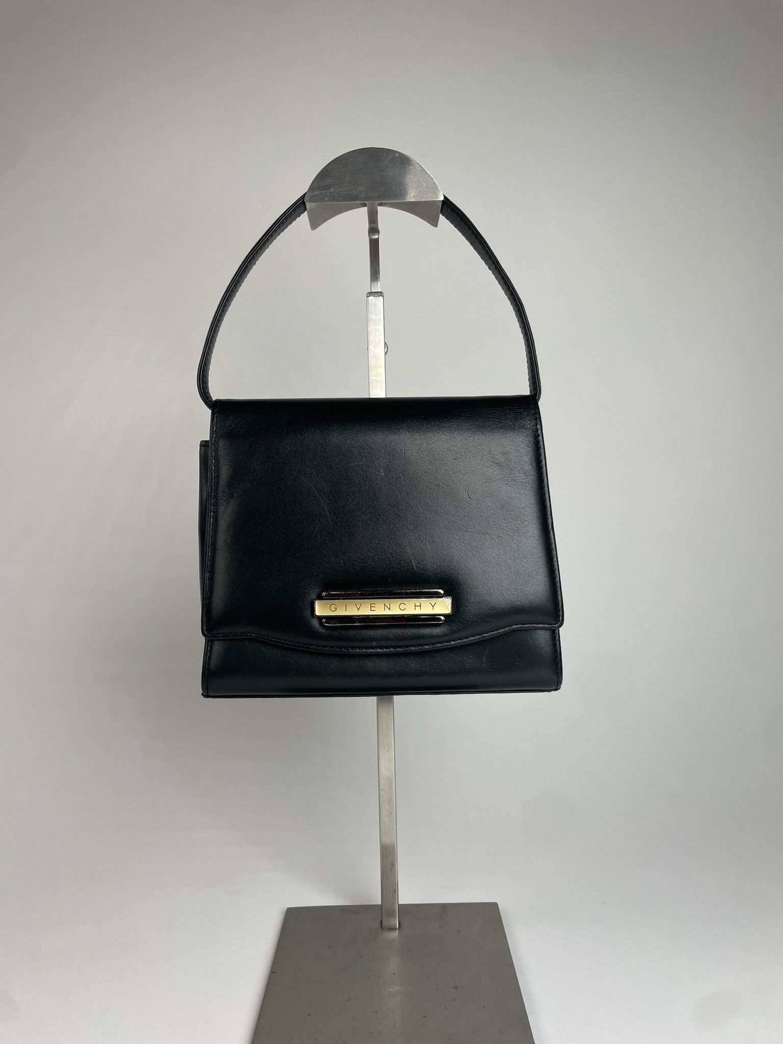 Givenchy Vintage Leather Handbag Black Size ONE SIZE - 1 Thumbnail