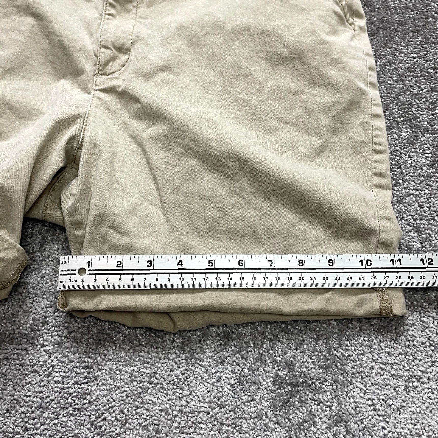 Lee Lee Bermuda Shorts Womens 18 Regular Mid Rise Beige Knit Casual Summer Safari 6 in Inseam Pocket Pockets Pre-Owned? Size 40" / US 18 - 2 Thumbnail