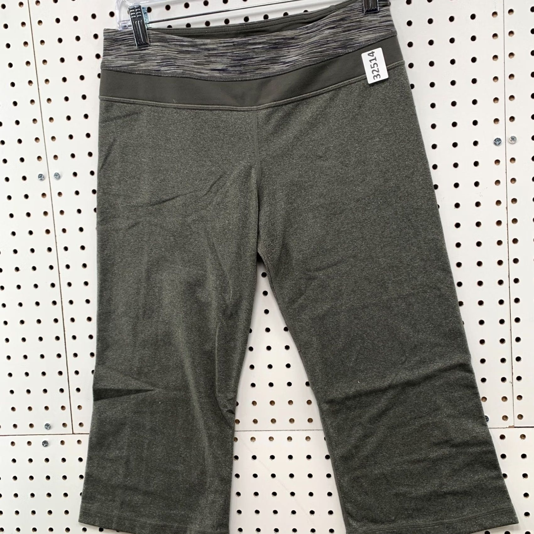 Lululemon Lululemon Flow Capri Leggings Womens Size 8 Dance Yoga Work Out 30x18.5 Gray Capri Women 8 Flow Size 30" / US 8 / IT 44 - 4 Thumbnail