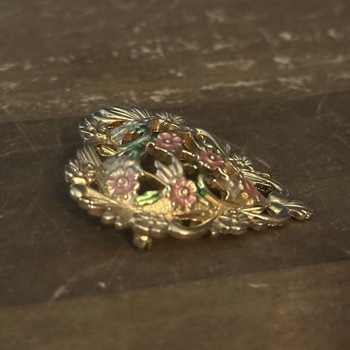 Vintage Vintage gold tone painted floral filigree heart brooch Size ONE SIZE - 2 Thumbnail