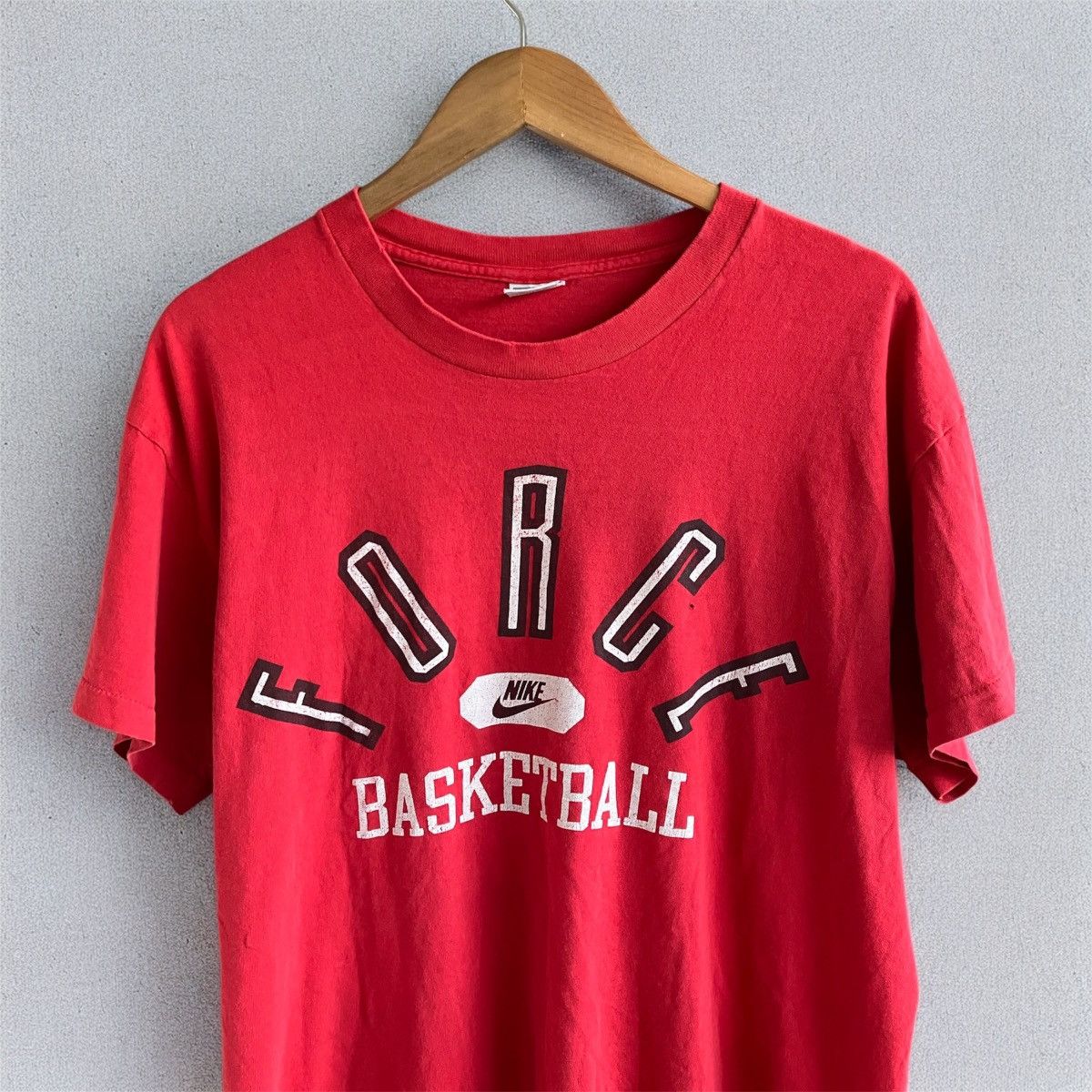 Nike Vintage 90s Nike Force Basketball Tee shirt NBA Jordan Size US L / EU 52-54 / 3 - 1 Thumbnail