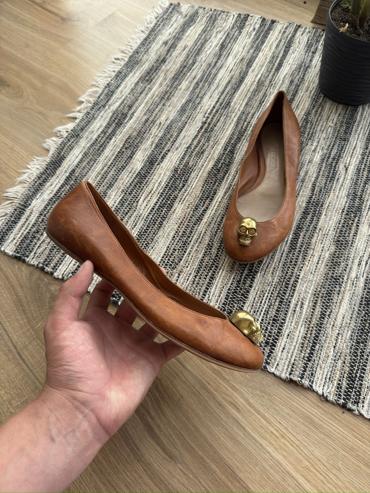 Alexander McQueen Alexander McQueen Vintage Ballets Flats Skull Logo Shoes Size US 6 / IT 36 - 4 Thumbnail
