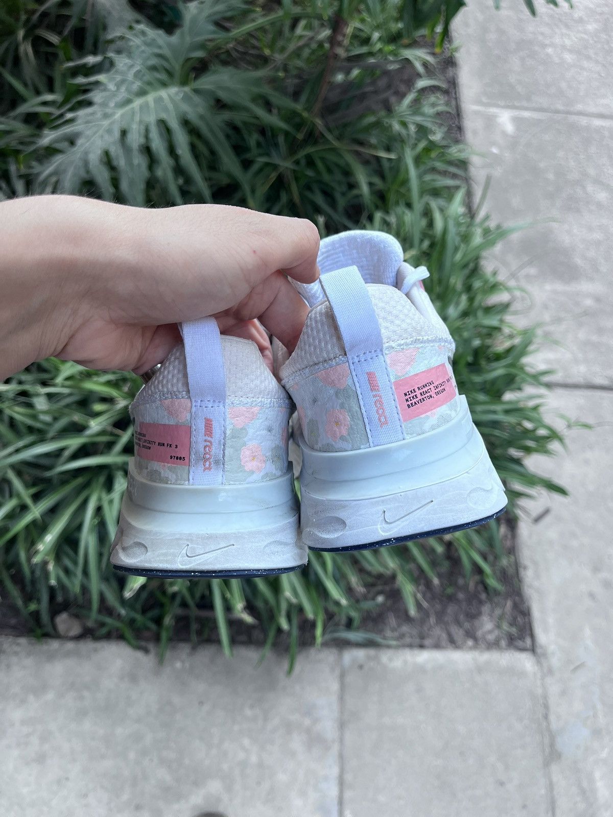 Nike Nike React Infinity 3 Premium Floral Watercolor Size US 9.5 / IT 39.5 - 3 Thumbnail