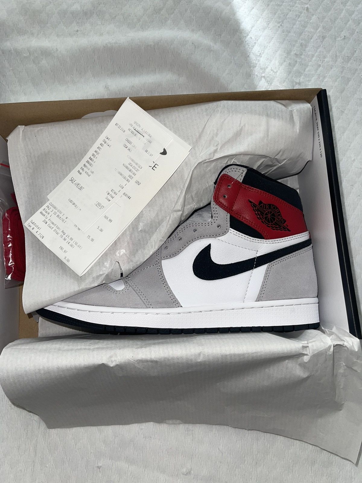 Jordan Brand DS Air Jordan 1 Retro High OG Light Smoke Grey with red lace Size US 10 / EU 43 - 5 Thumbnail