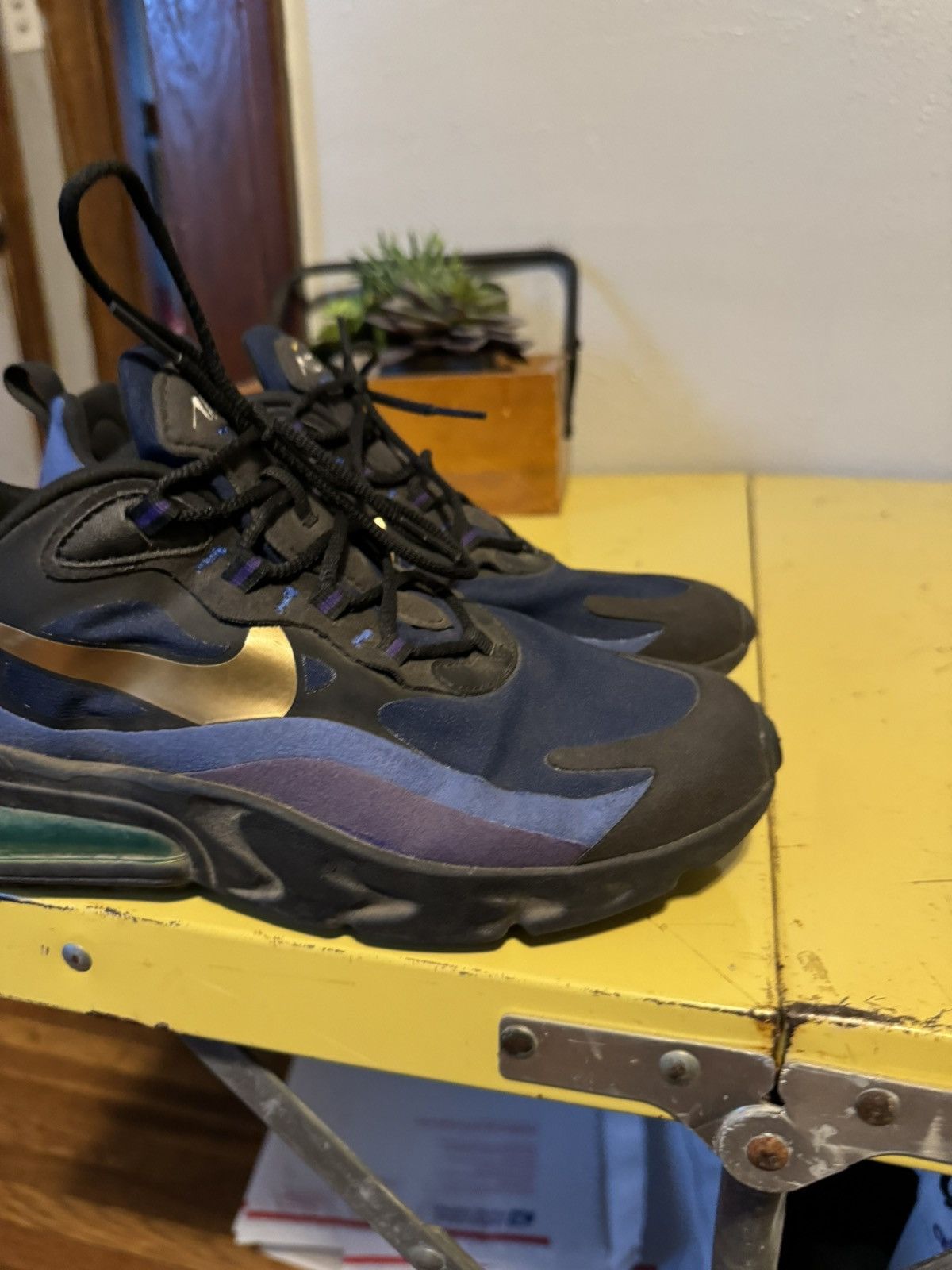 Nike NIKE Air Max 270 react size 7.5 men's black university gold Size US 7.5 / EU 40-41 - 3 Thumbnail