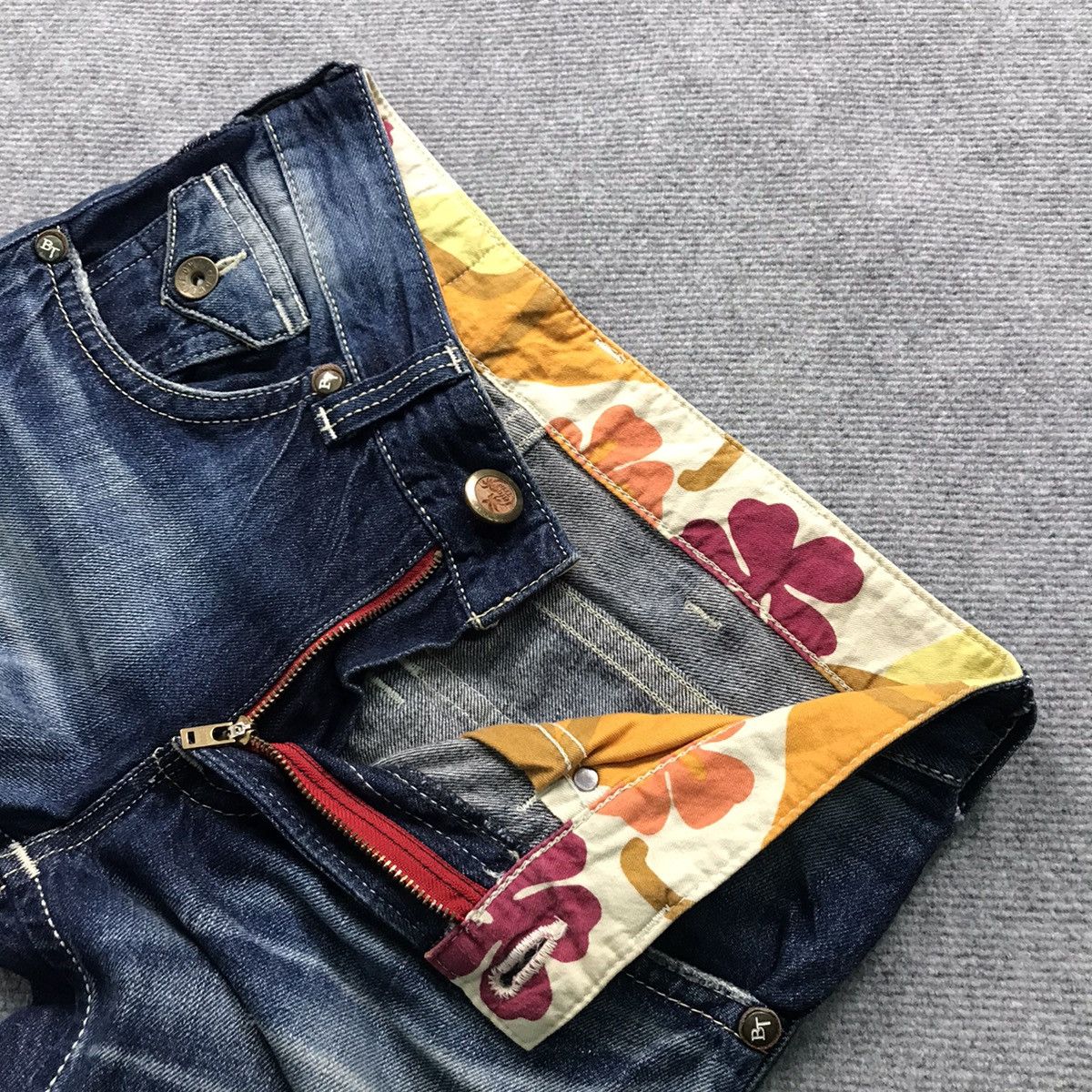 Edwin × Japanese Brand FLARE DENIM EDWIN BLUE FADED DISTRESSED PANTS Size US 30 / EU 46 - 15 Thumbnail
