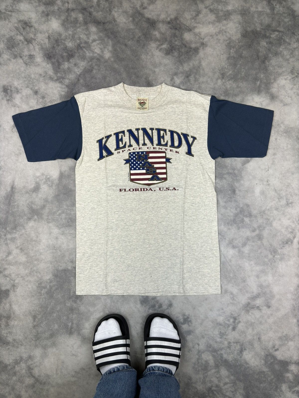 Vintage Vintage 90s Kennedy Space Center Graphic Tshirt USA Tesla Size US M / EU 48-50 / 2 - 1 Thumbnail
