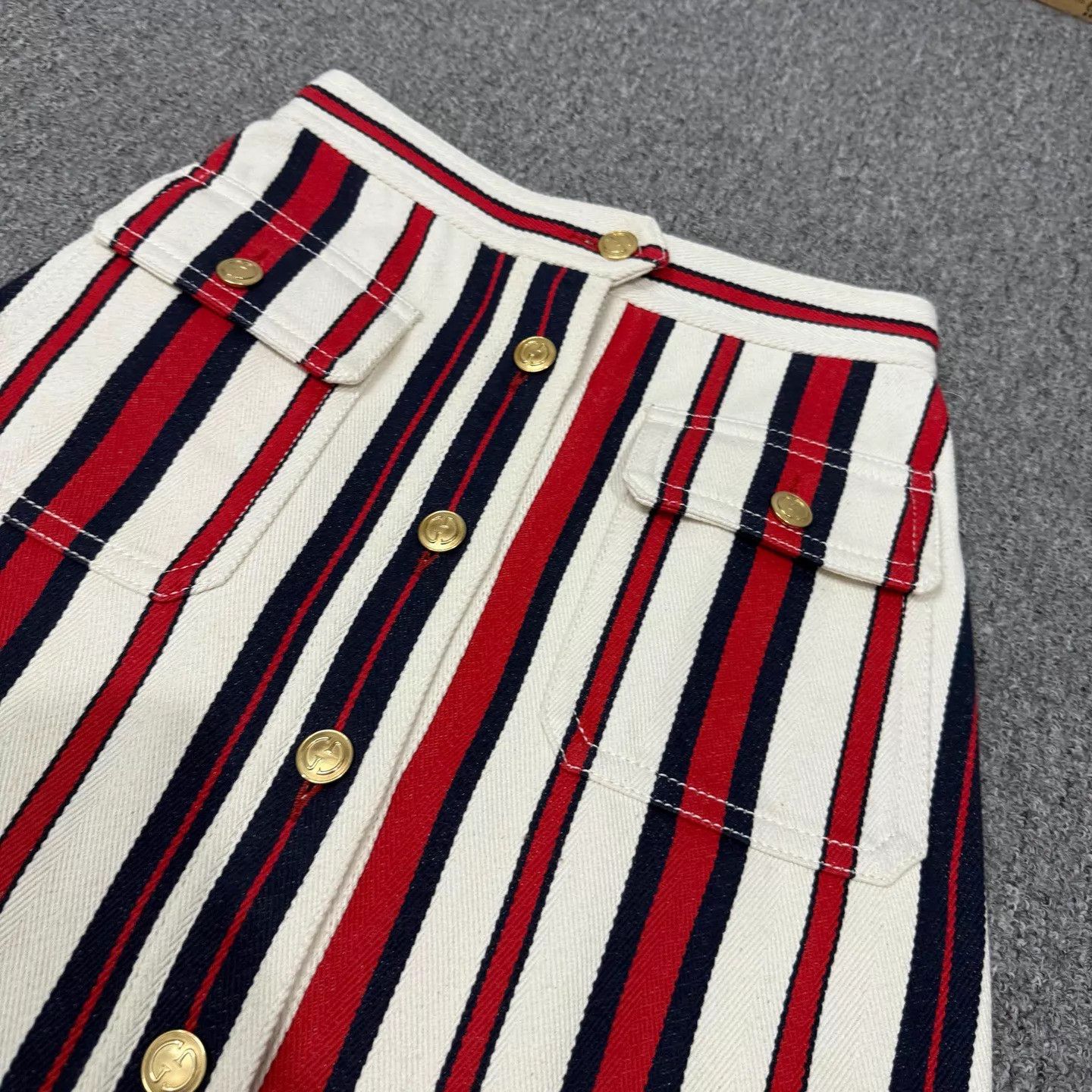 Gucci Gucci striped gold buckle denim skirt 42 99 new Size 28" / US 6 / IT 42 - 3 Thumbnail