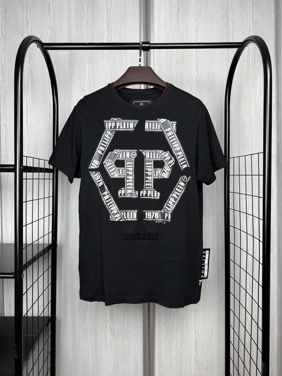 Philipp Plein Philipp Plein Platinum Cut Tape Logo Homme Black Tee Size US L / EU 52-54 / 3 - 1 Thumbnail