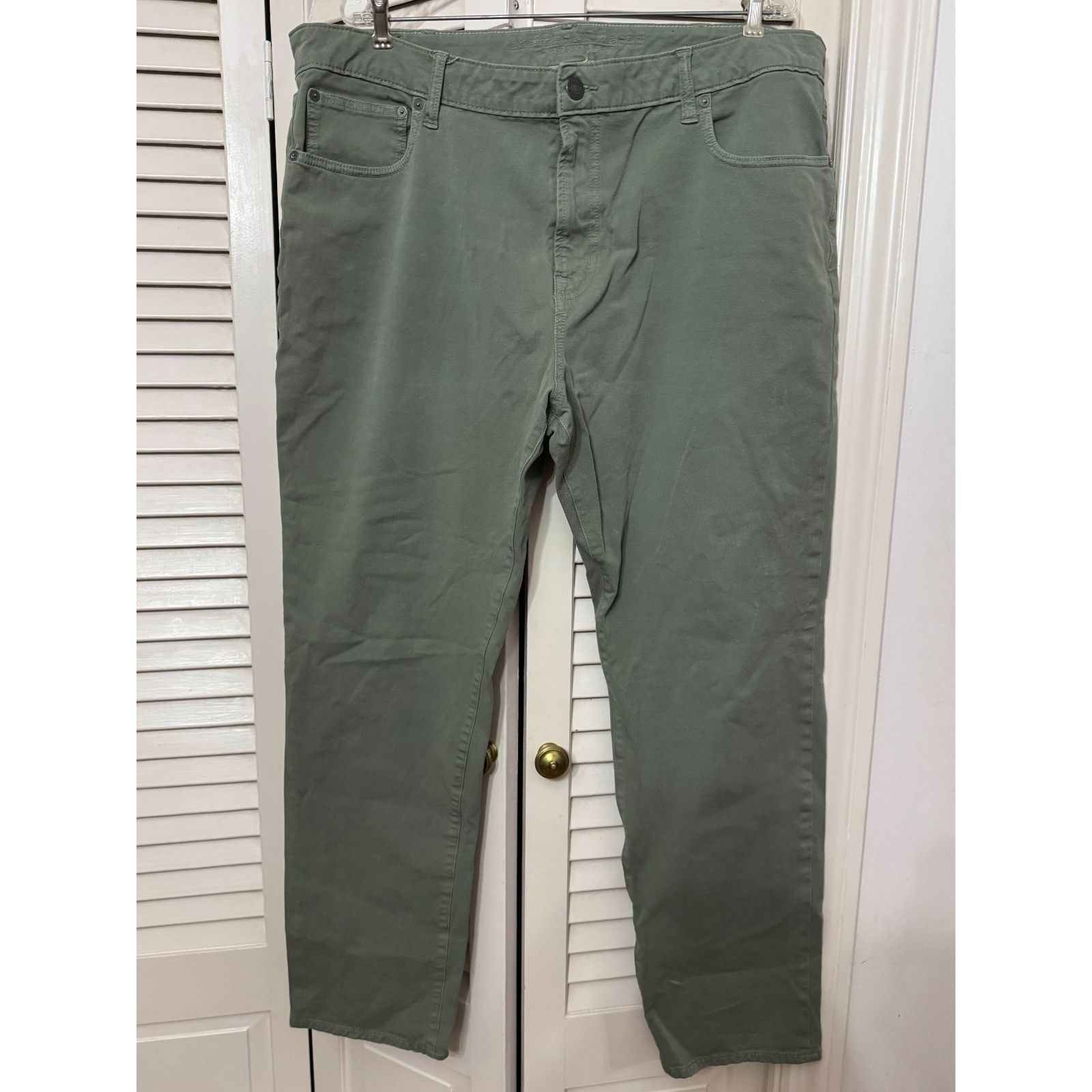 American Eagle Outfitters American Eagle Outfitters men's slim chino pants 40 X 32 ext Size US 40 / EU 56 - 1 Thumbnail