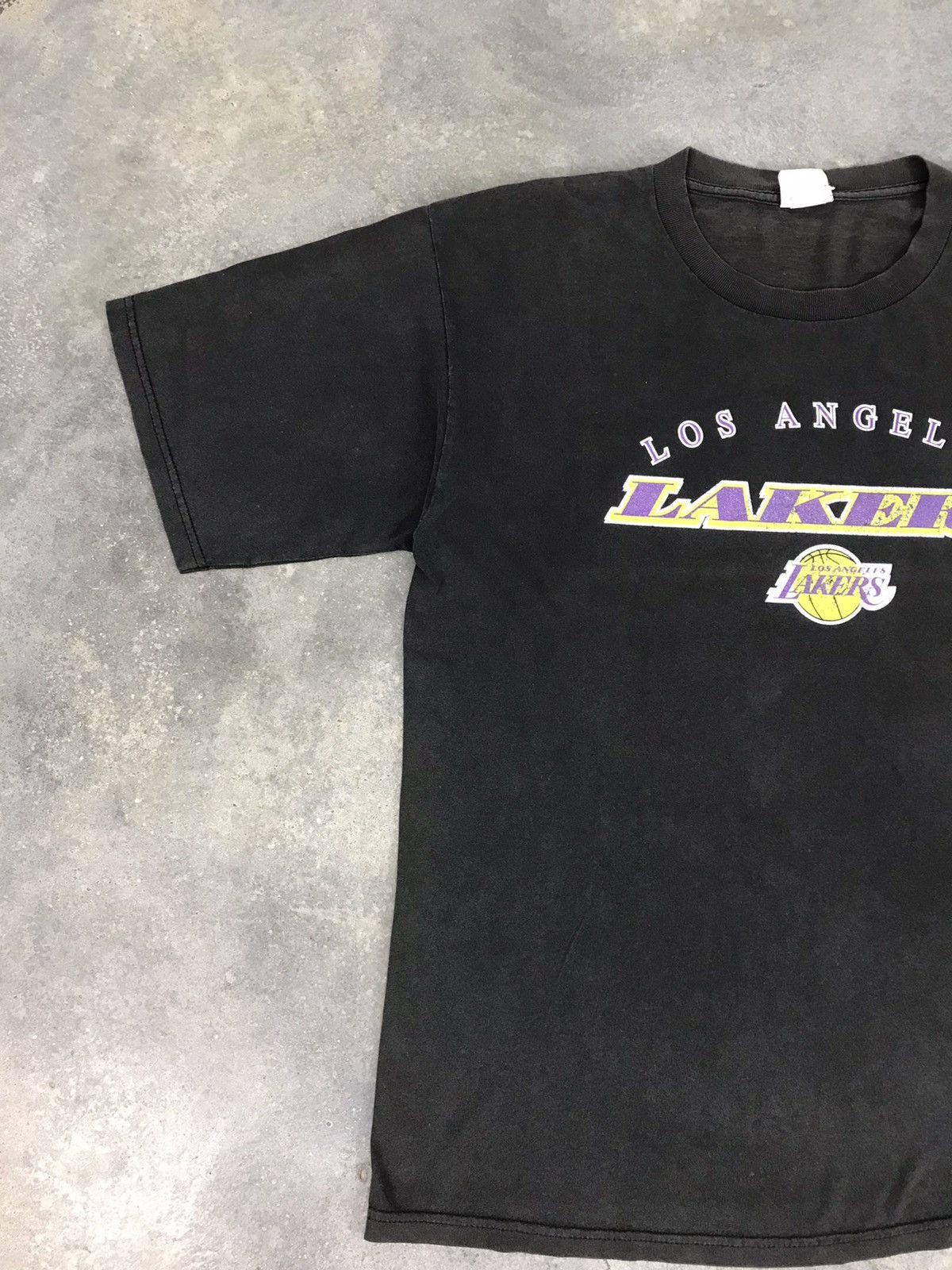 Vintage Vintage Distressed Lee Los Angeles Lakers Tee mlb nba Size US L / EU 52-54 / 3 - 3 Thumbnail