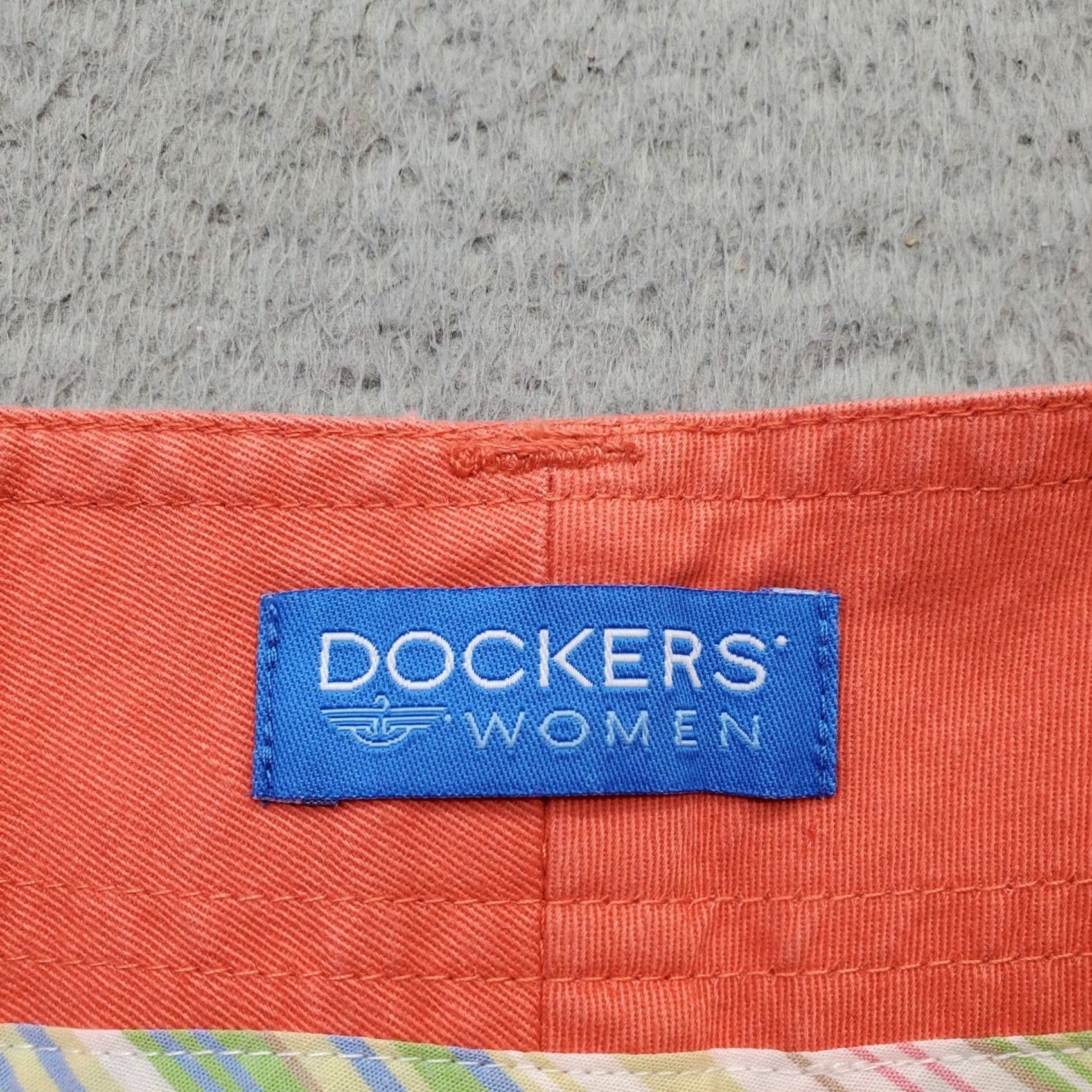 Dockers DOCKERS Capri Pants Womens Size 4 Multi Floral Hem Zip Fly Pockets Regular 18" Inseam Navy? Multicolor Capris Size 27" / US 4 / IT 40 - 6 Thumbnail