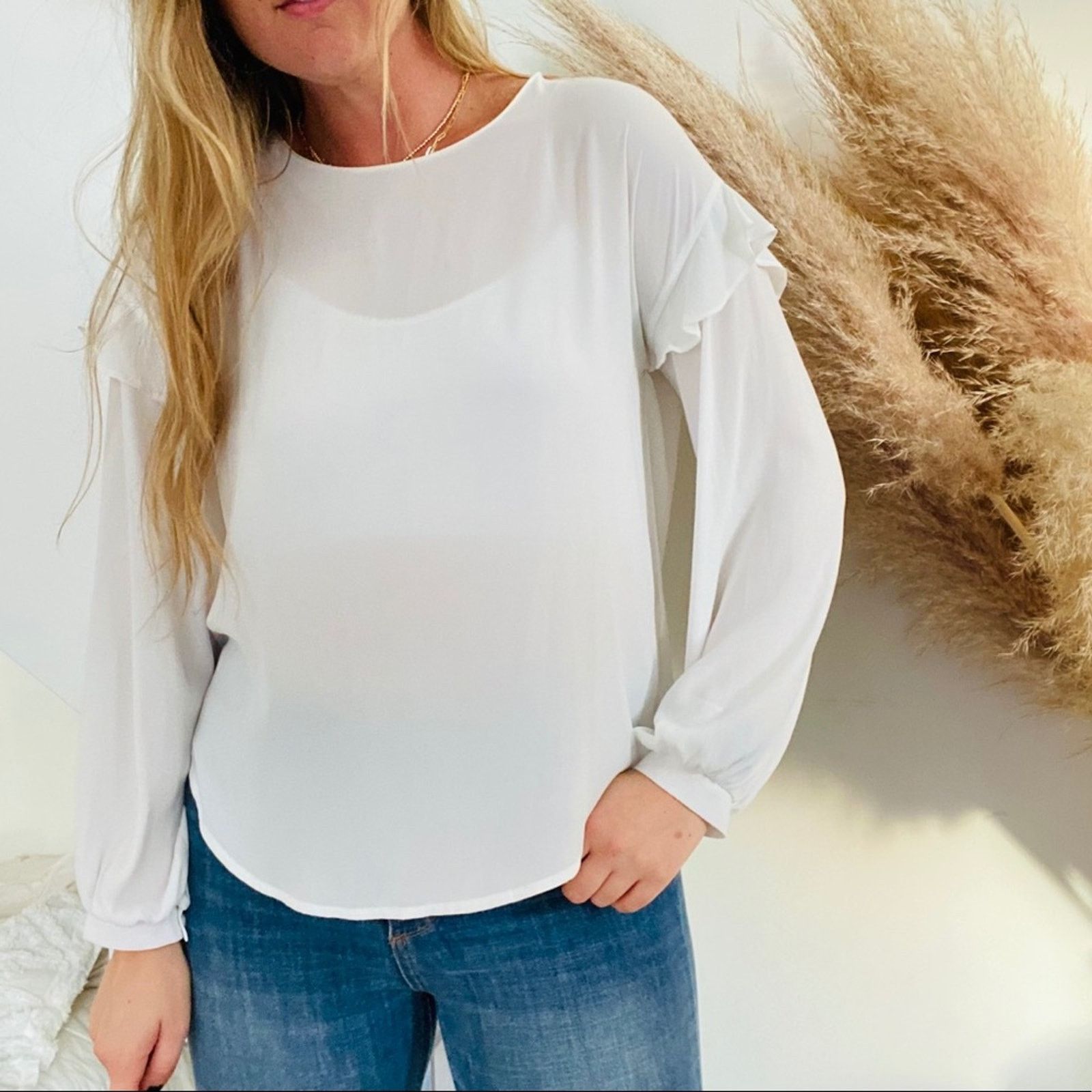 Nordstrom NORDSTROM LUSH White Ruffle Button Long Sleeve Blouse Shirt Size M / US 6-8 / IT 42-44 - 2 Thumbnail