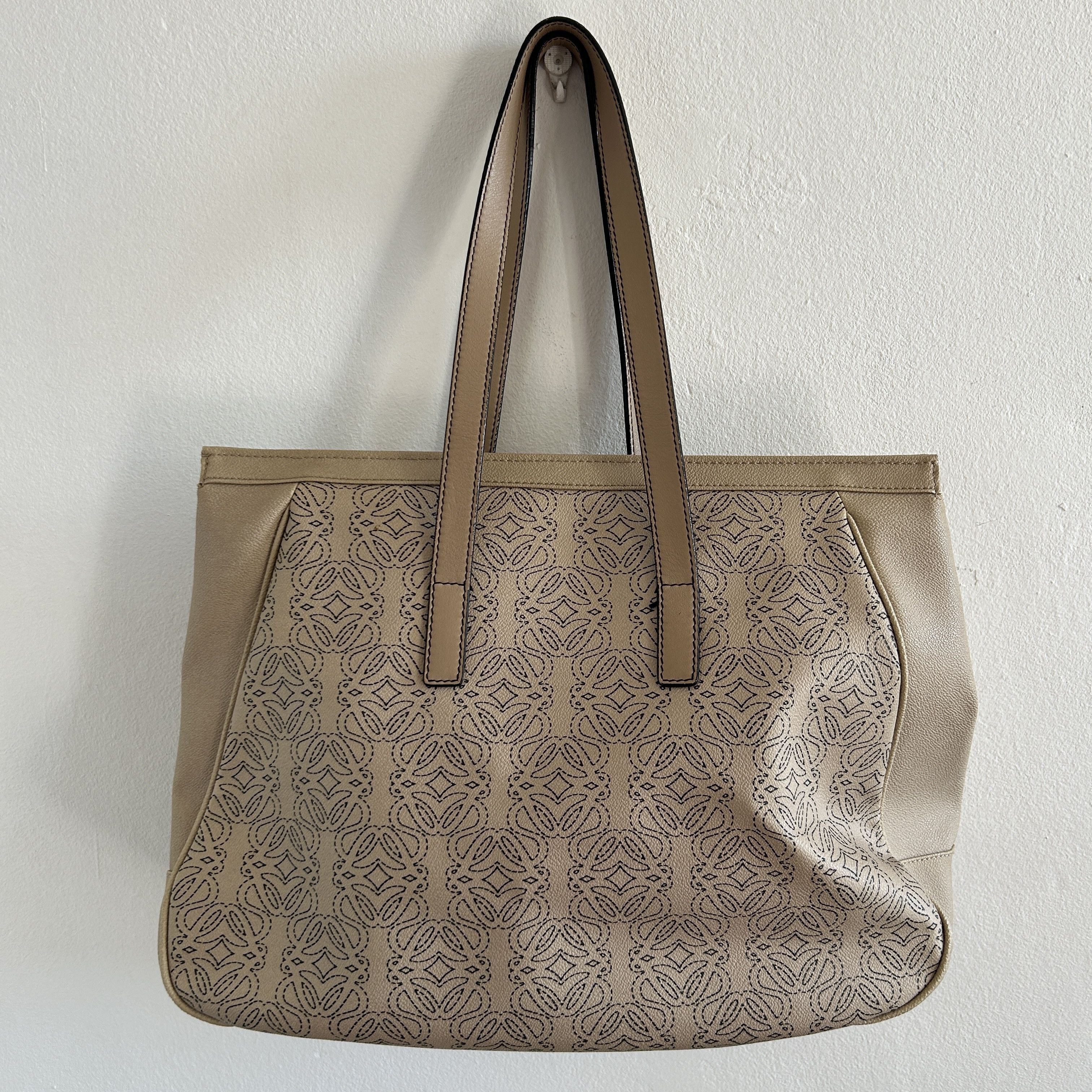 Loewe Loewe Limited Edition Anagram Shoulder Bag Size ONE SIZE - 2 Thumbnail