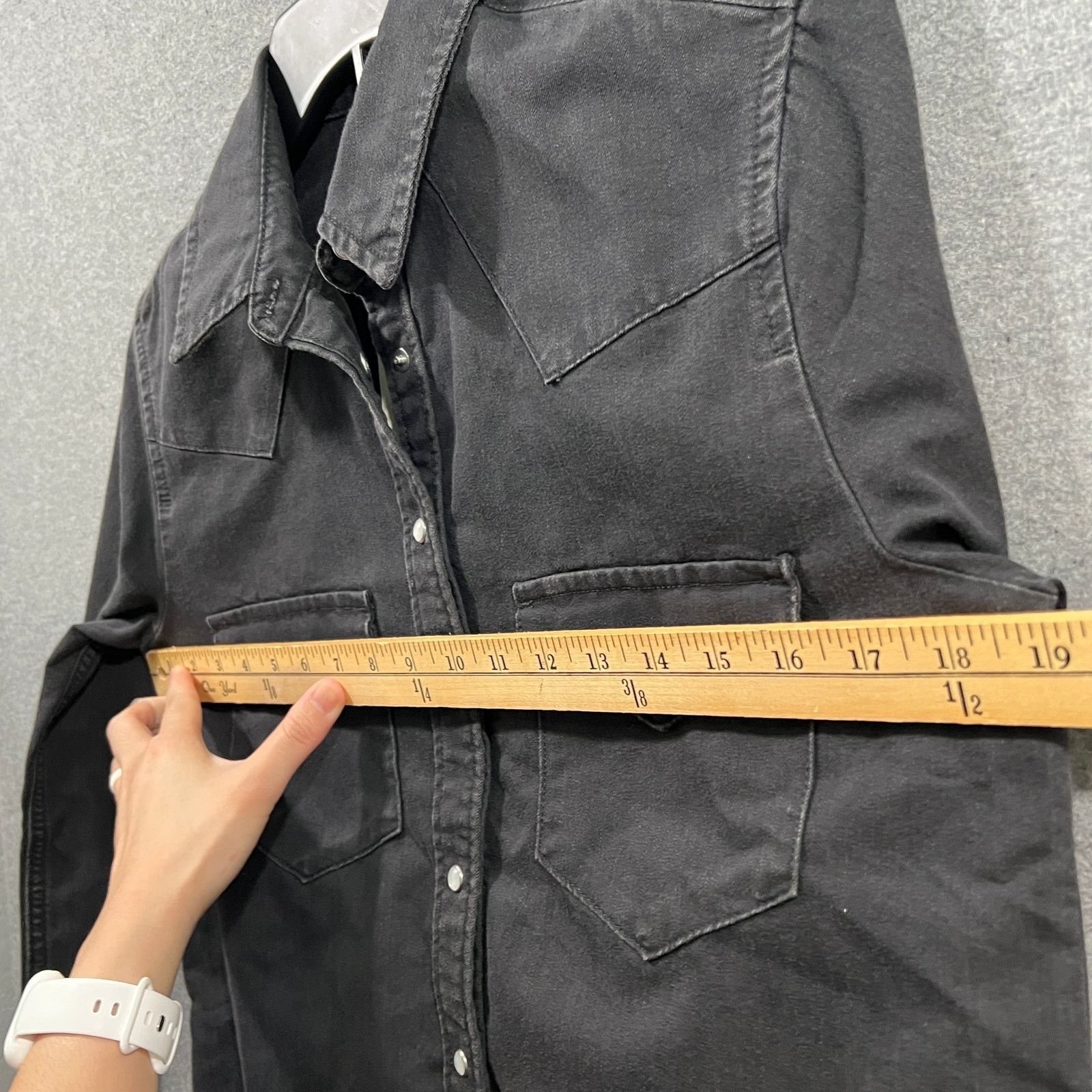 Levi's Levi's Women's The Ultimate Western Shirt, Black, Small Size S / US 4 / IT 40 - 15 Thumbnail