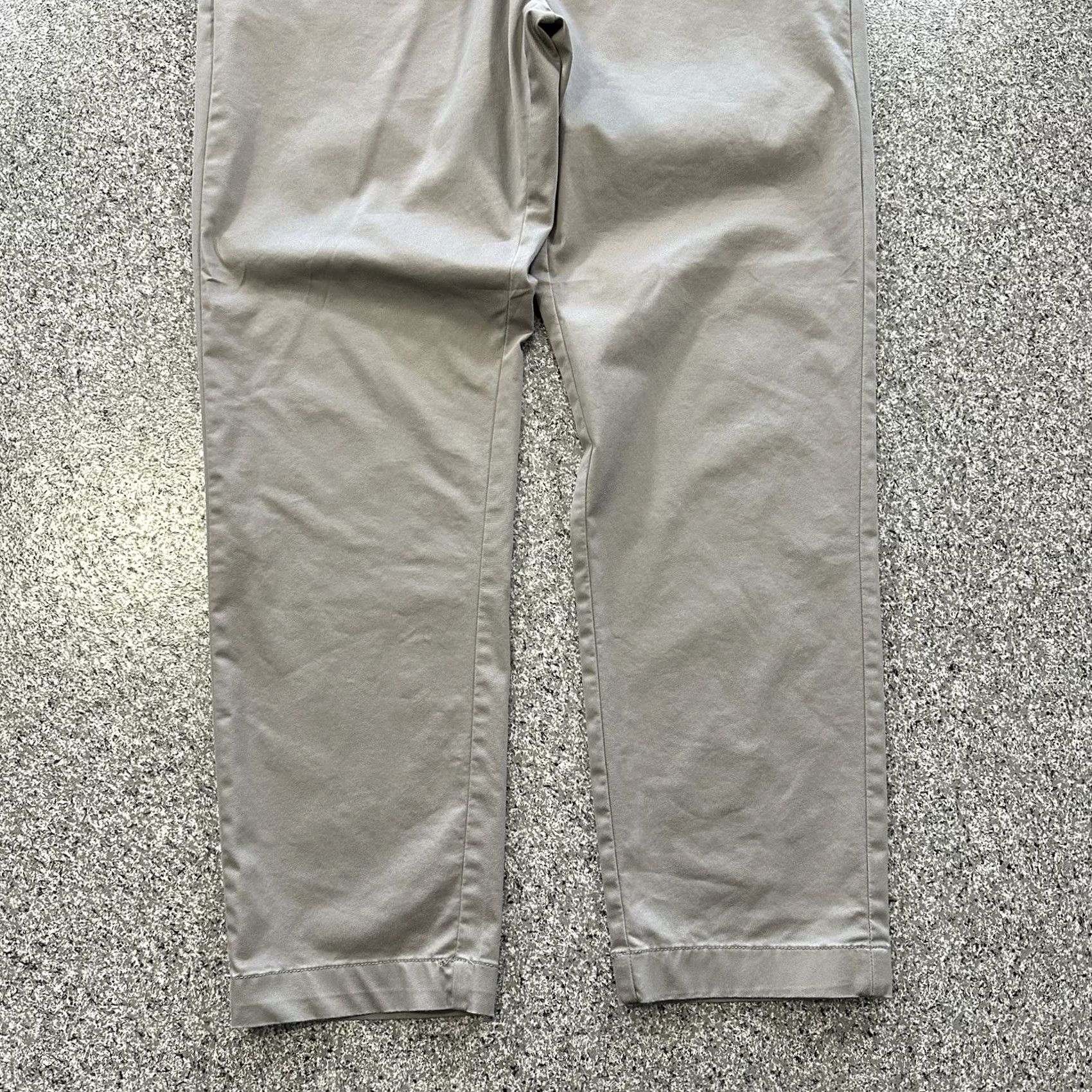Banana Republic Banana Republic Pants Mens 36x30 Slim Fit Chino Taupe 36 Waist Regular Inseam 30 Taupe Size US 36 / EU 52 - 3 Thumbnail