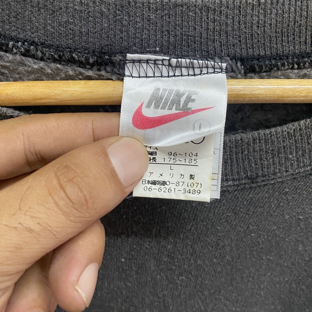 Nike Vintage 90's Nike Swoosh Faded Sweatshirt Size US L / EU 52-54 / 3 - 6 Thumbnail