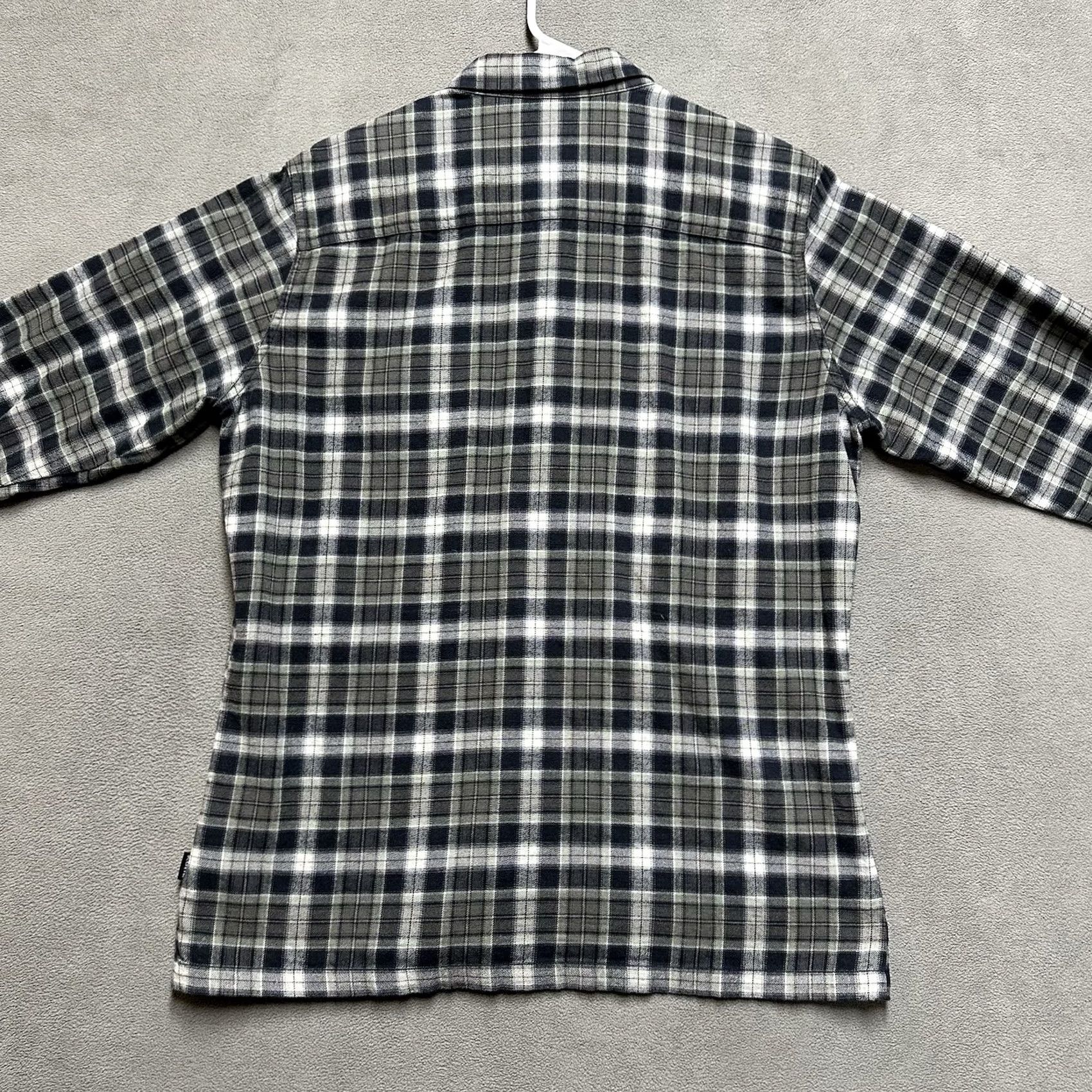 Vintage Kuhl Dillingr Shirt Mens M Gray Plaid Flannel Long Sleeve Button Up Outdoor 7186 Size US L / EU 52-54 / 3 - 2 Thumbnail