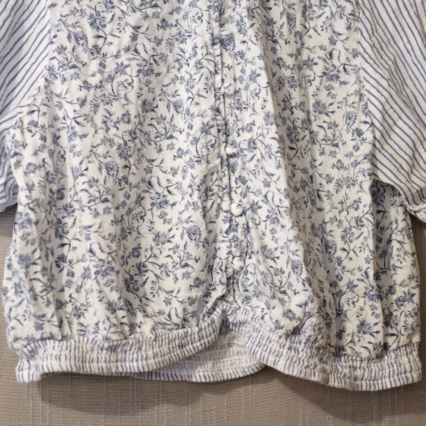 American Eagle Outfitters **EUC American Eagle Floral Crop Navy/White Women's XL Blouse** User: EUC American Eagle Floral Crop Navy/White Women's XL Blouse Size XL / US 12-14 / IT 48-50 - 4 Thumbnail