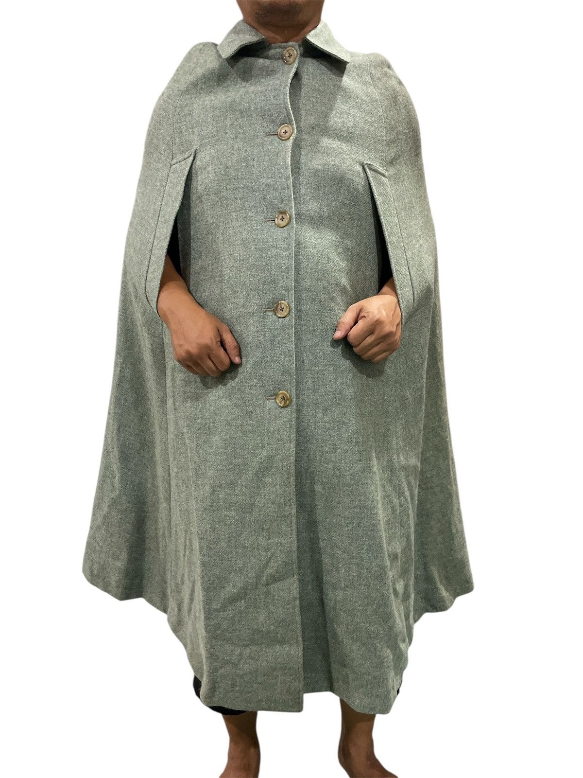 Burberry Burberry England Wool Poncho Cape Coat Size US L / EU 52-54 / 3 - 1 Thumbnail