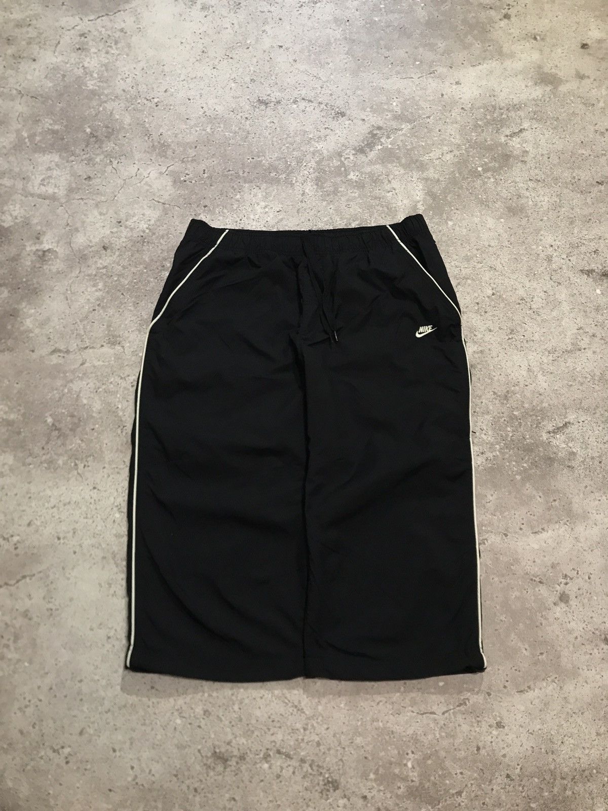 Nike × Vintage Vintage 90s Nike Track Shorts Embroiled Logo Black L Size US 34 / EU 50 - 1 Thumbnail